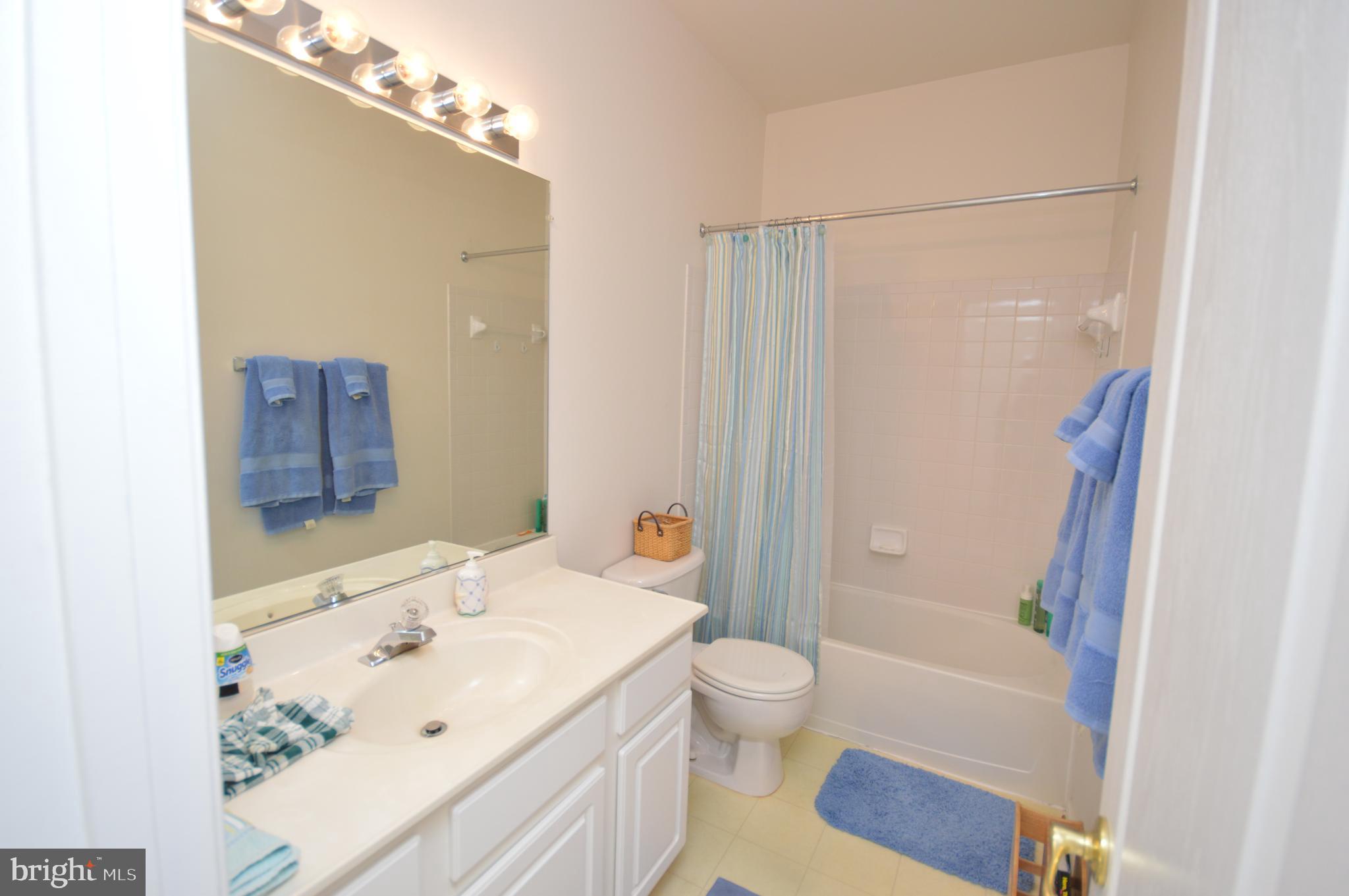 AUTUMN CHASE HUNT - Residential Lease