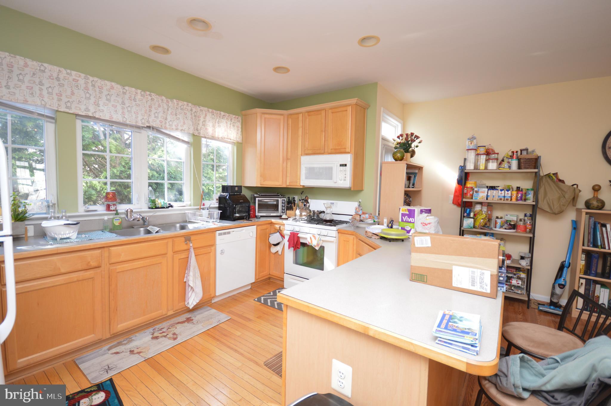 AUTUMN CHASE HUNT - Residential Lease