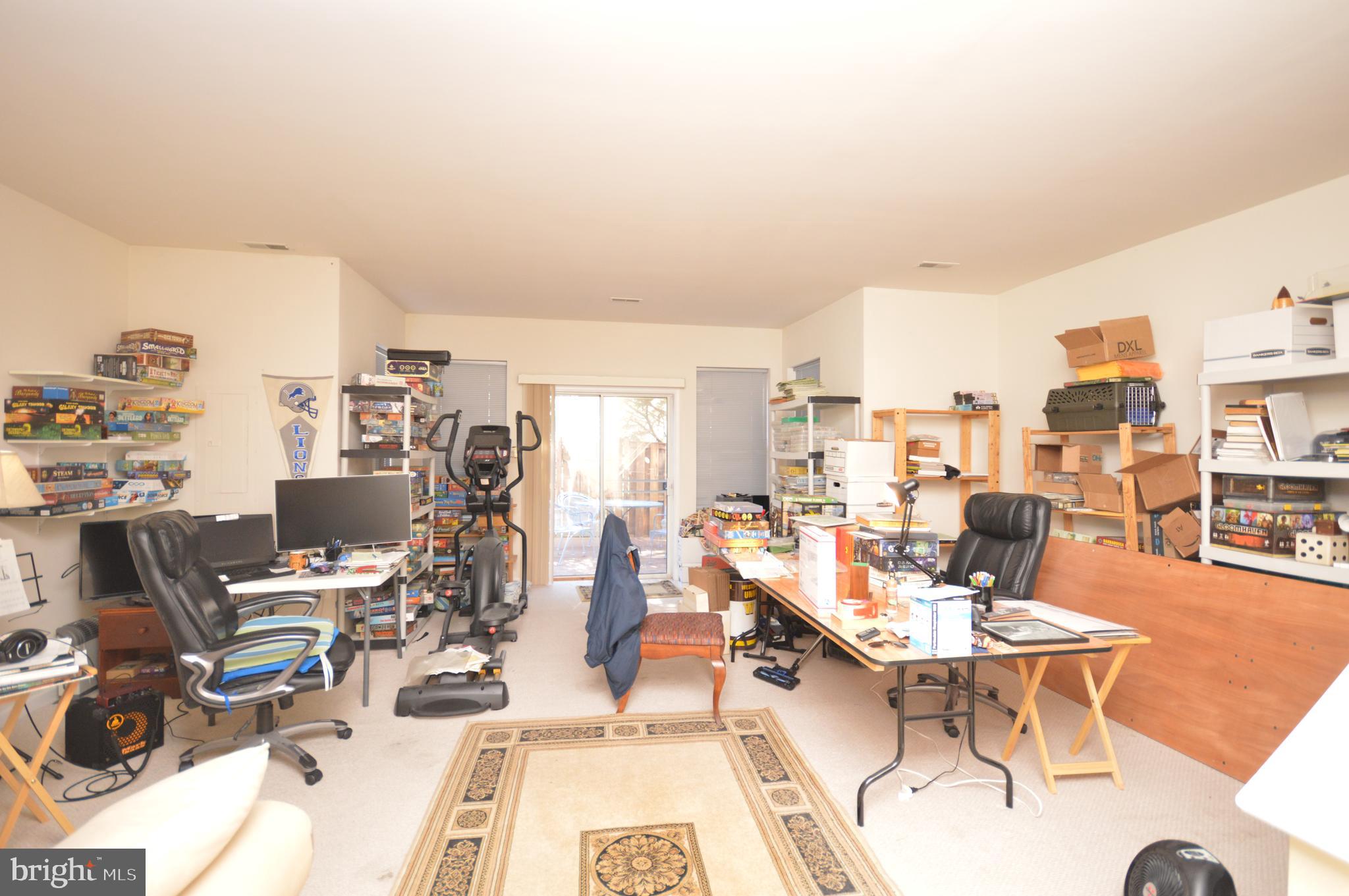 AUTUMN CHASE HUNT - Residential Lease