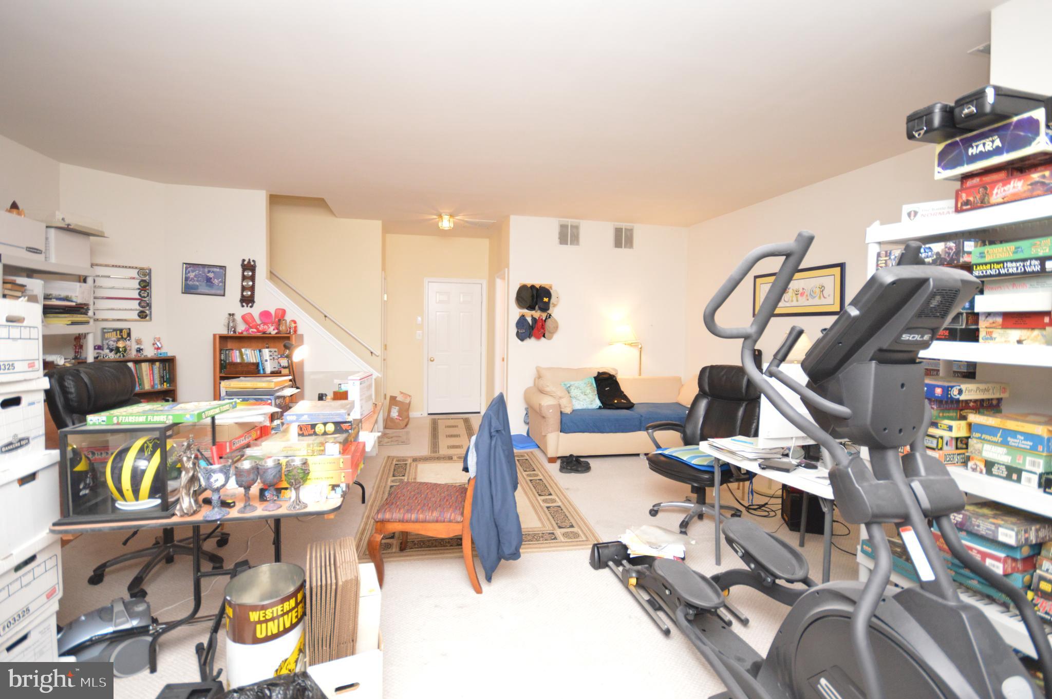 AUTUMN CHASE HUNT - Residential Lease