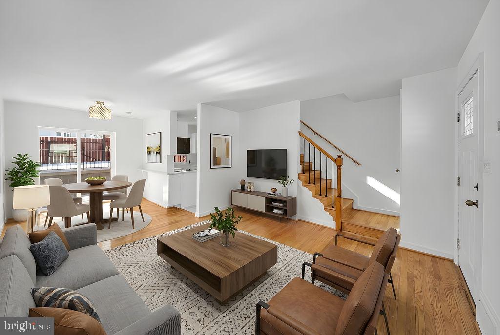 647 EMERSON STREET NE