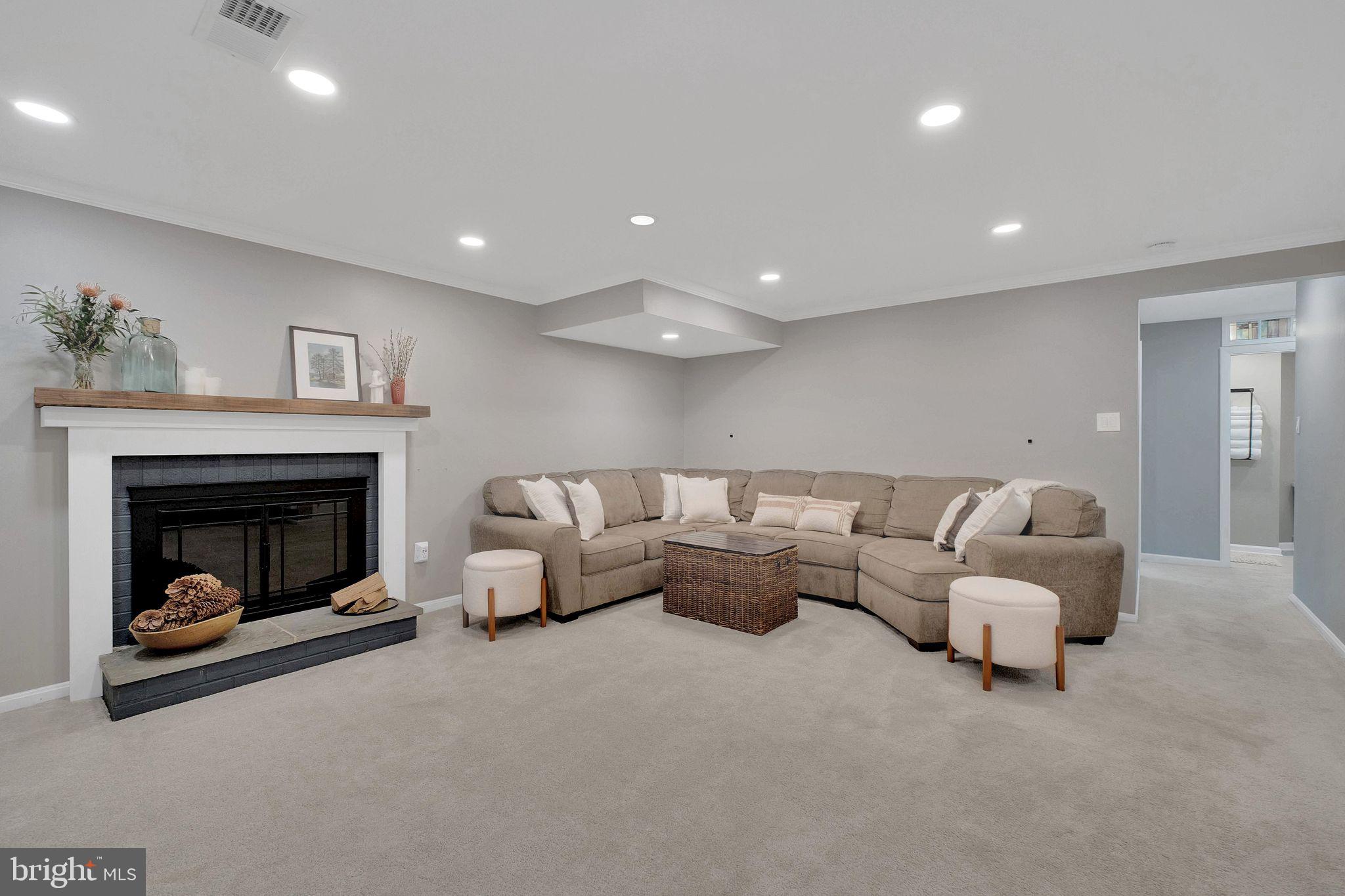 LAKEPOINTE - Residential