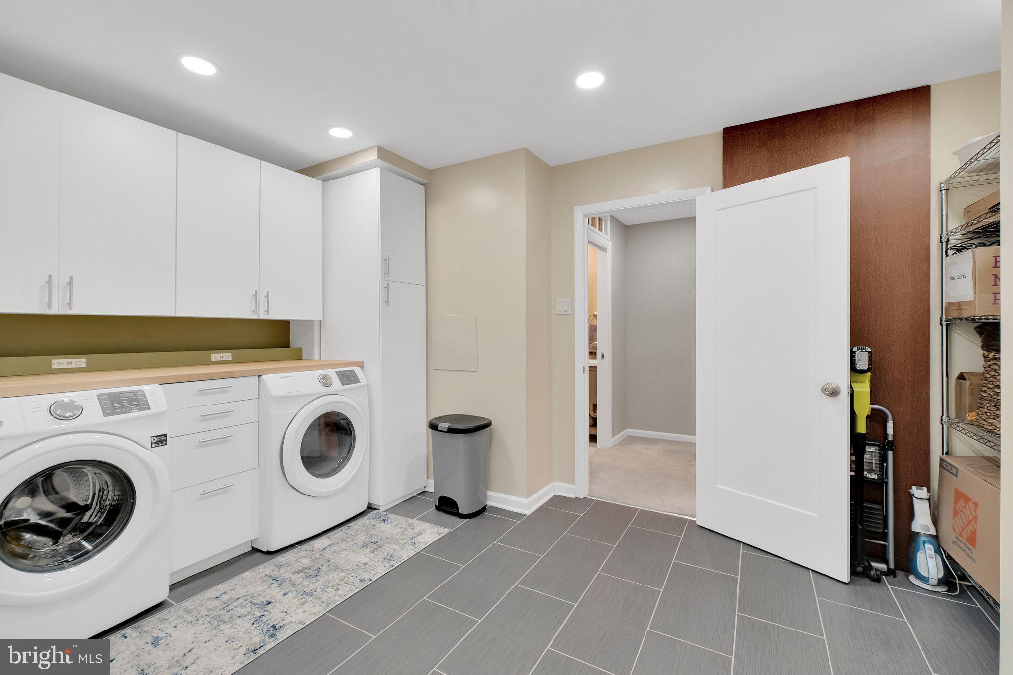 LAKEPOINTE - Residential