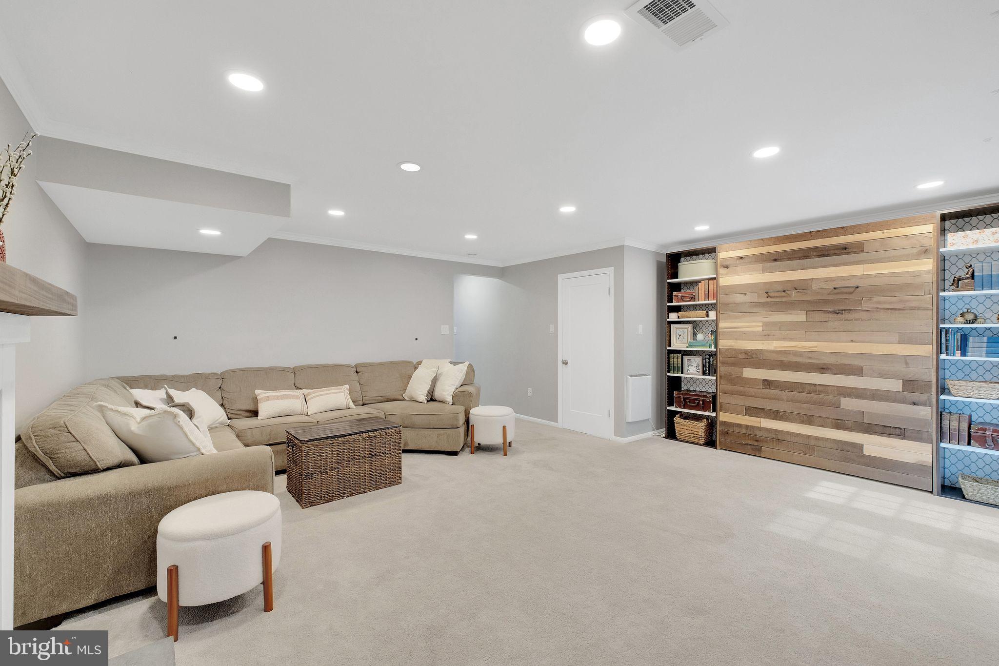 LAKEPOINTE - Residential