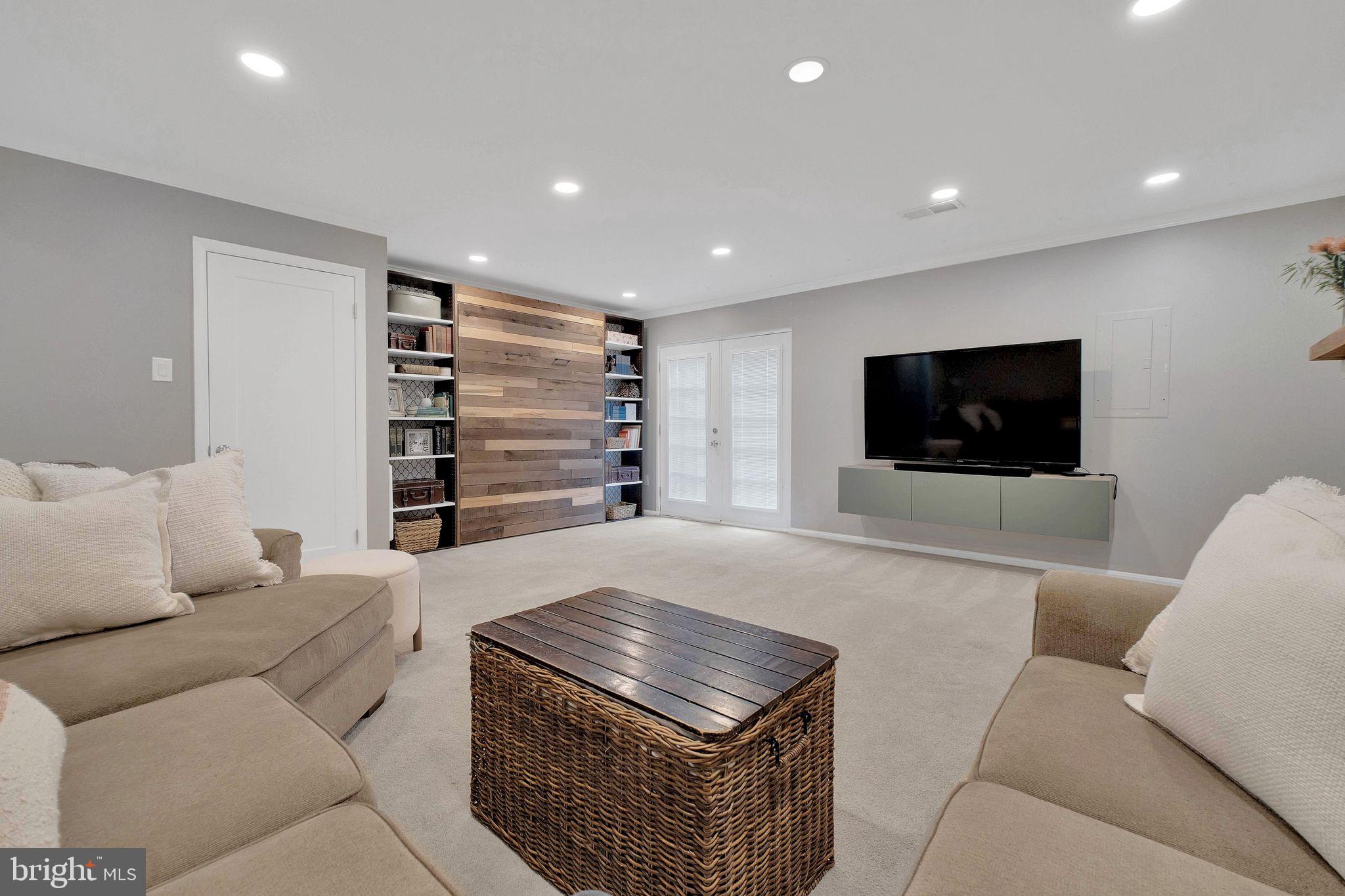 LAKEPOINTE - Residential