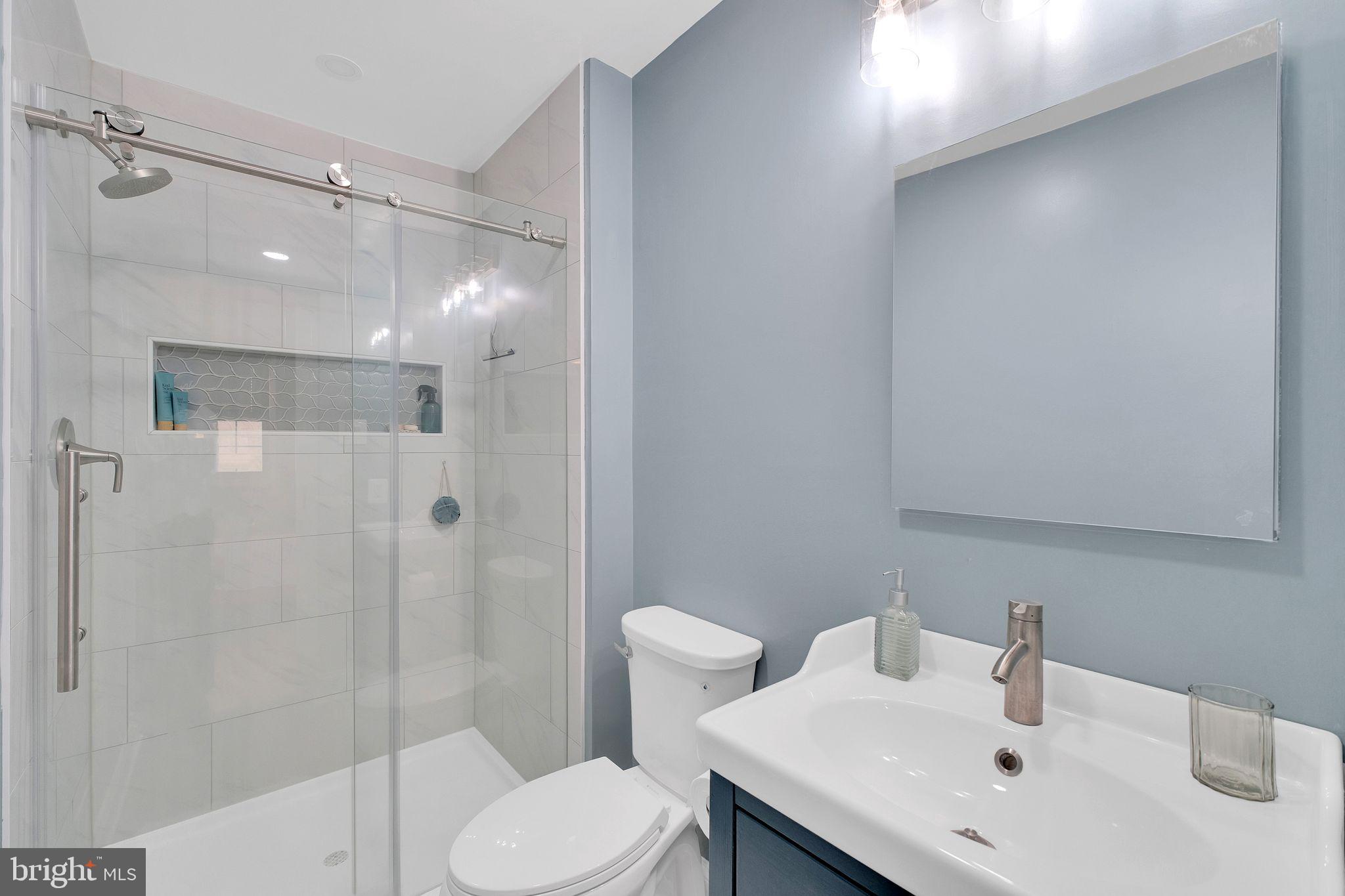 LAKEPOINTE - Residential