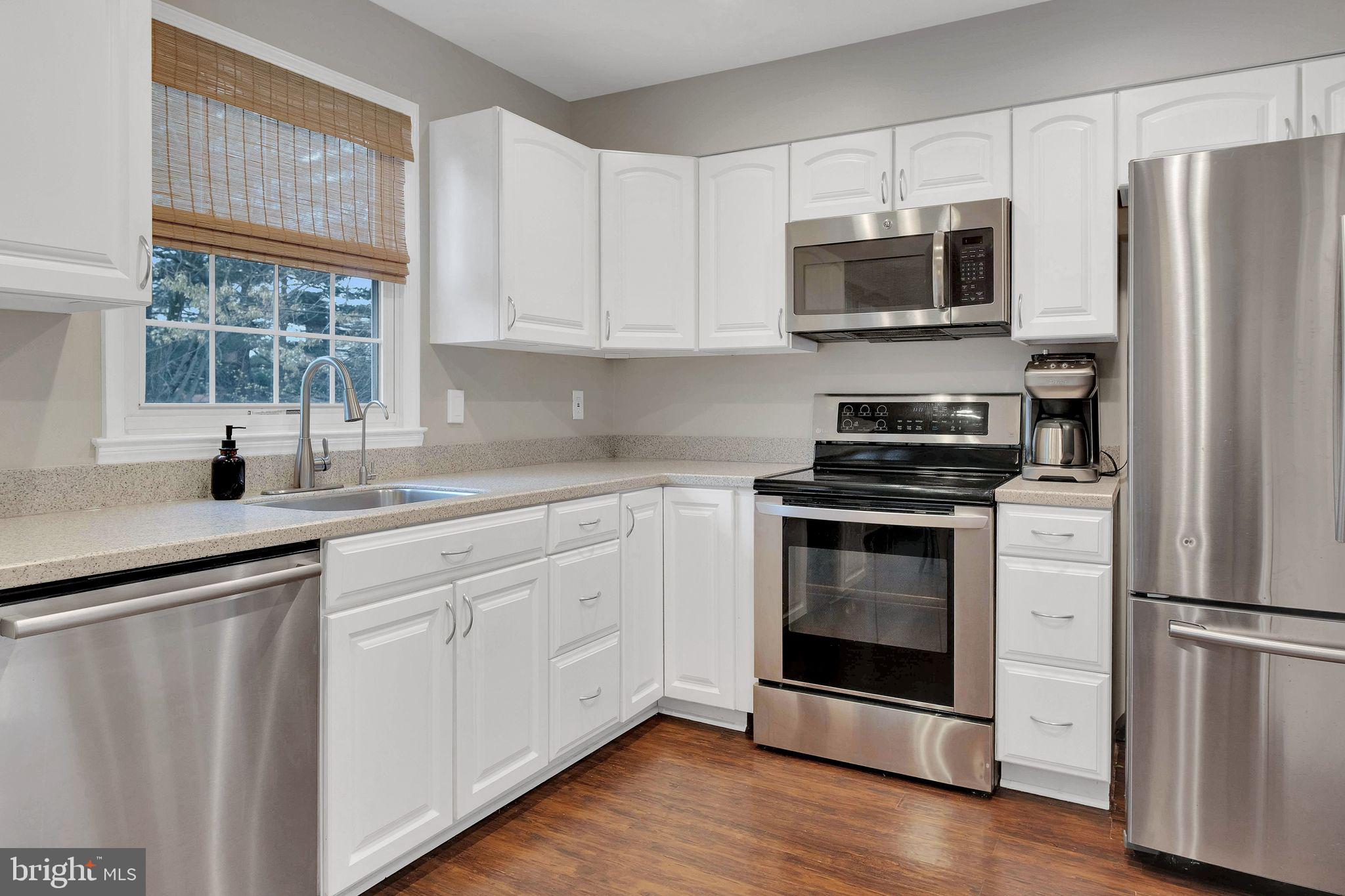 LAKEPOINTE - Residential