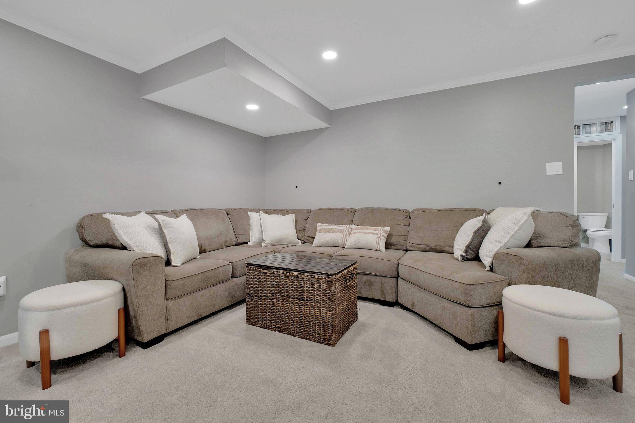 LAKEPOINTE - Residential