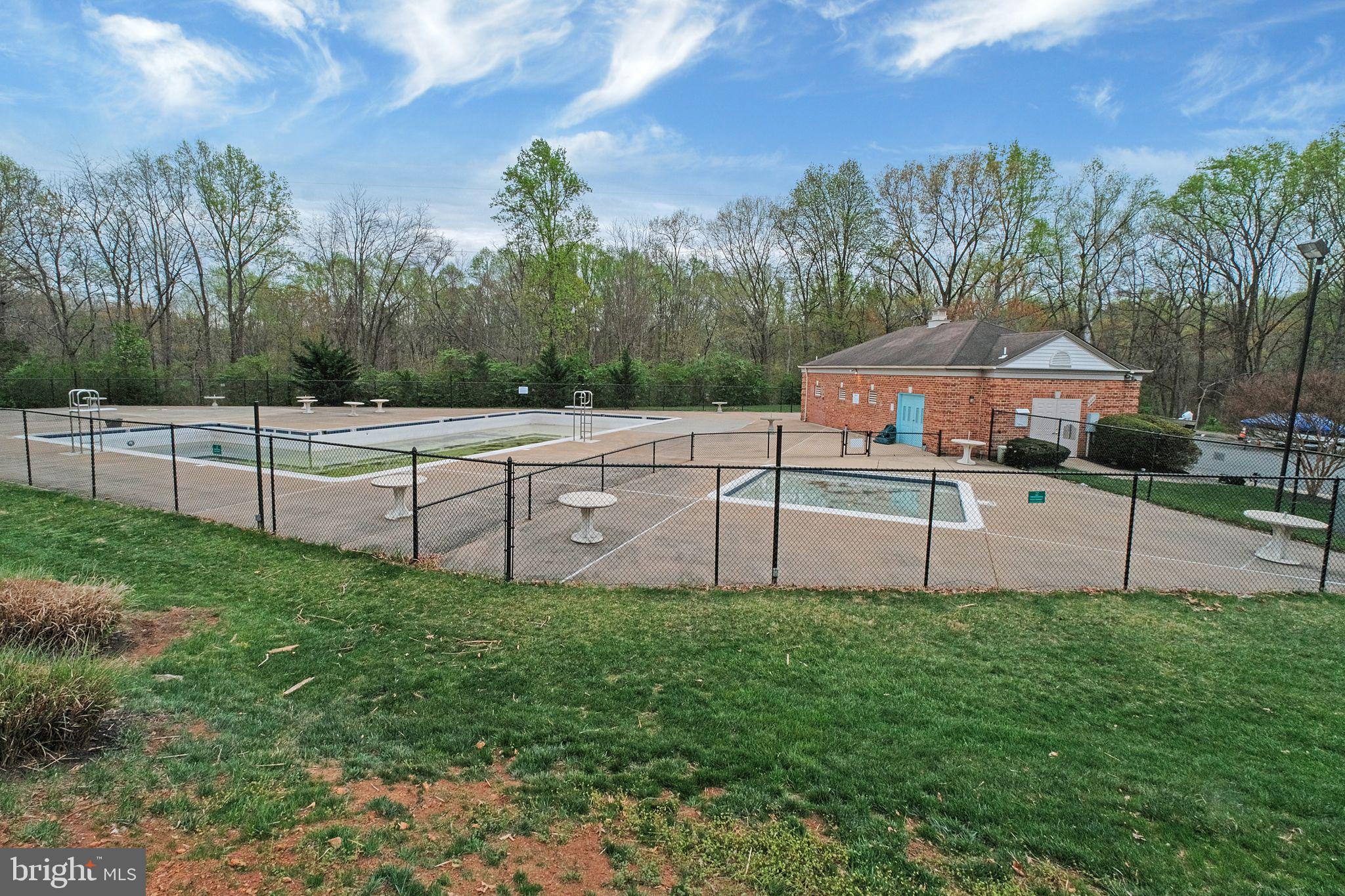 LAKEPOINTE - Residential