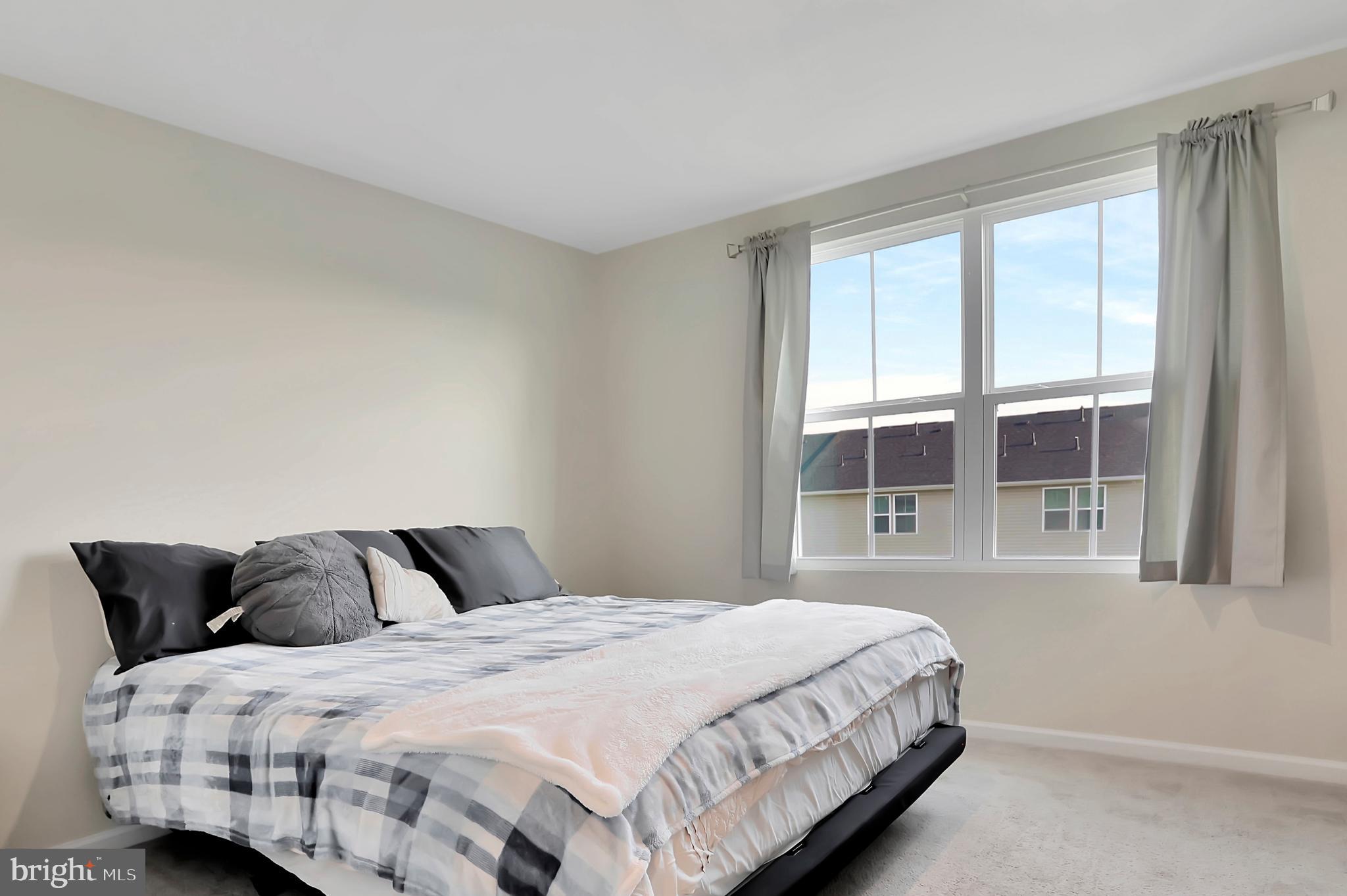 THE LAKES AT MARTINSBURG - Residential Lease