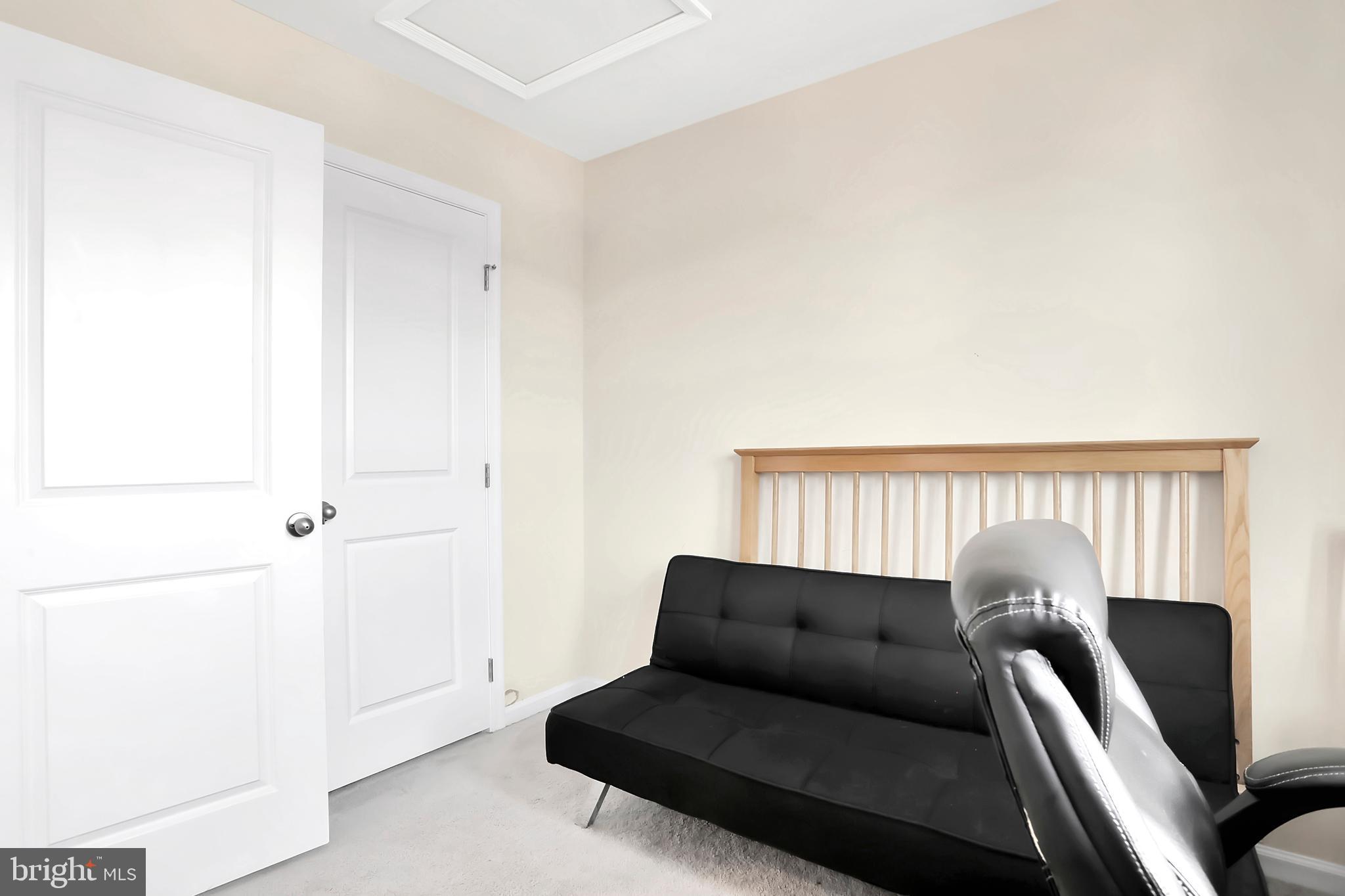 THE LAKES AT MARTINSBURG - Residential Lease