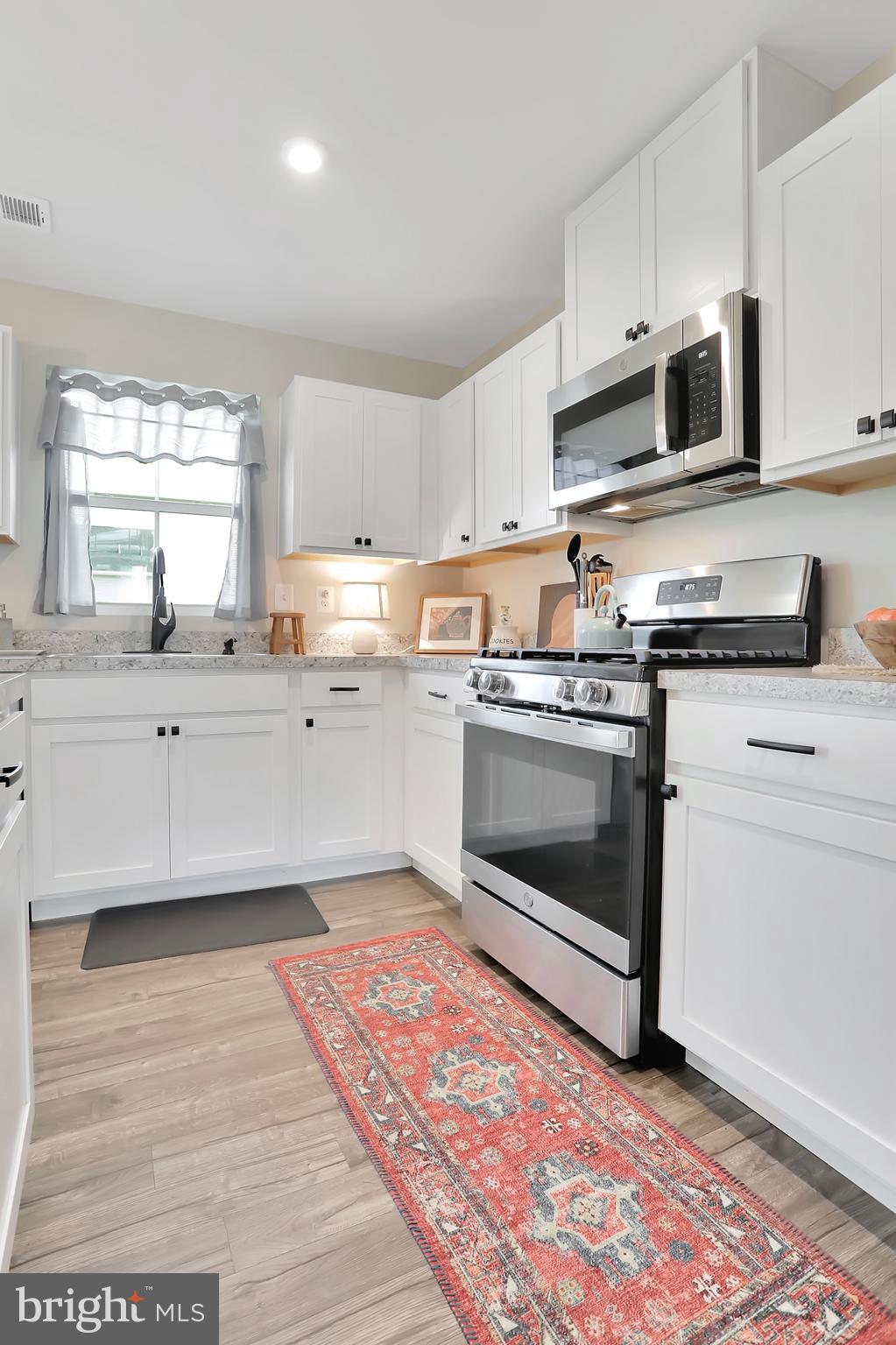 THE LAKES AT MARTINSBURG - Residential Lease