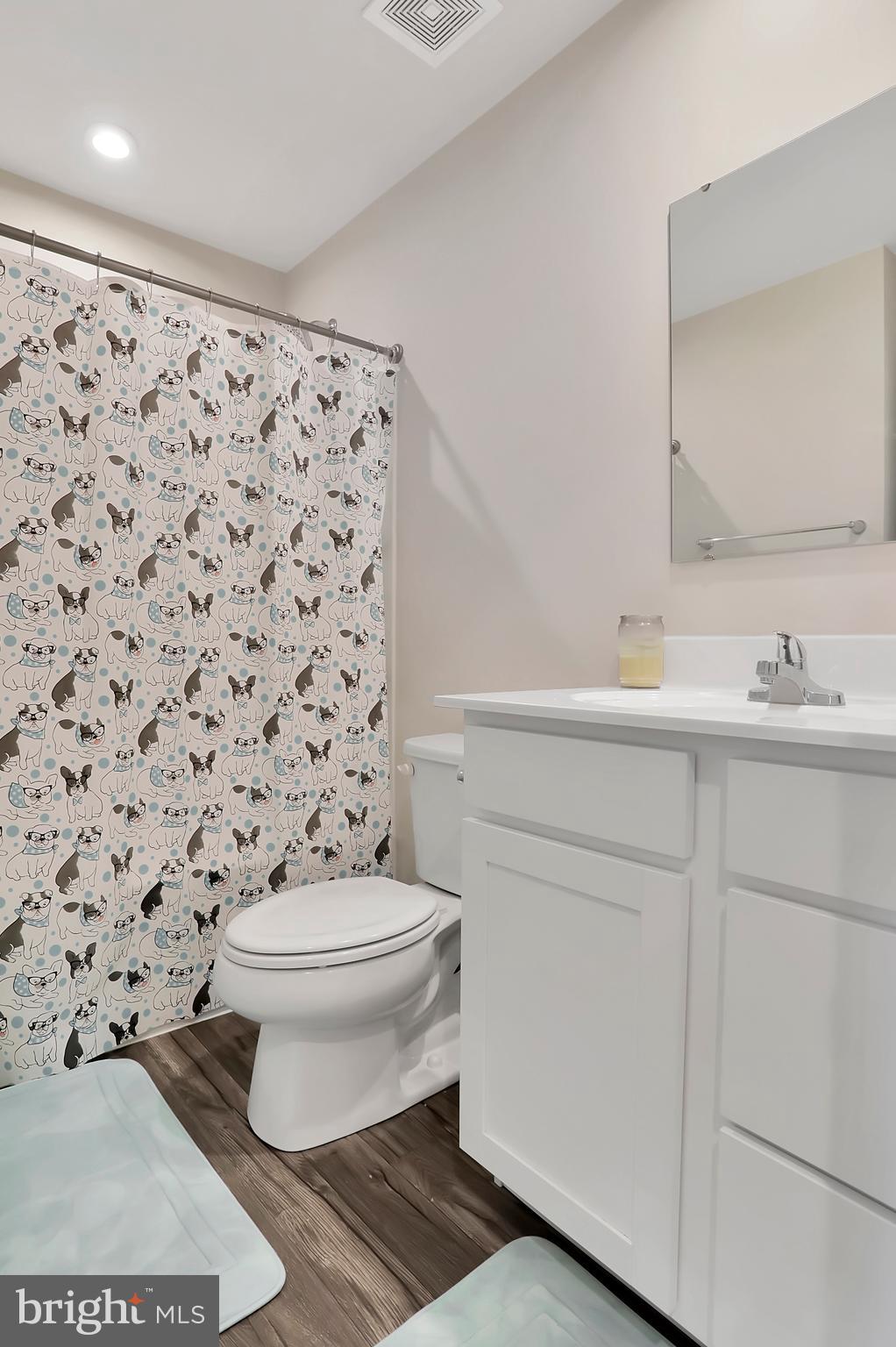 THE LAKES AT MARTINSBURG - Residential Lease