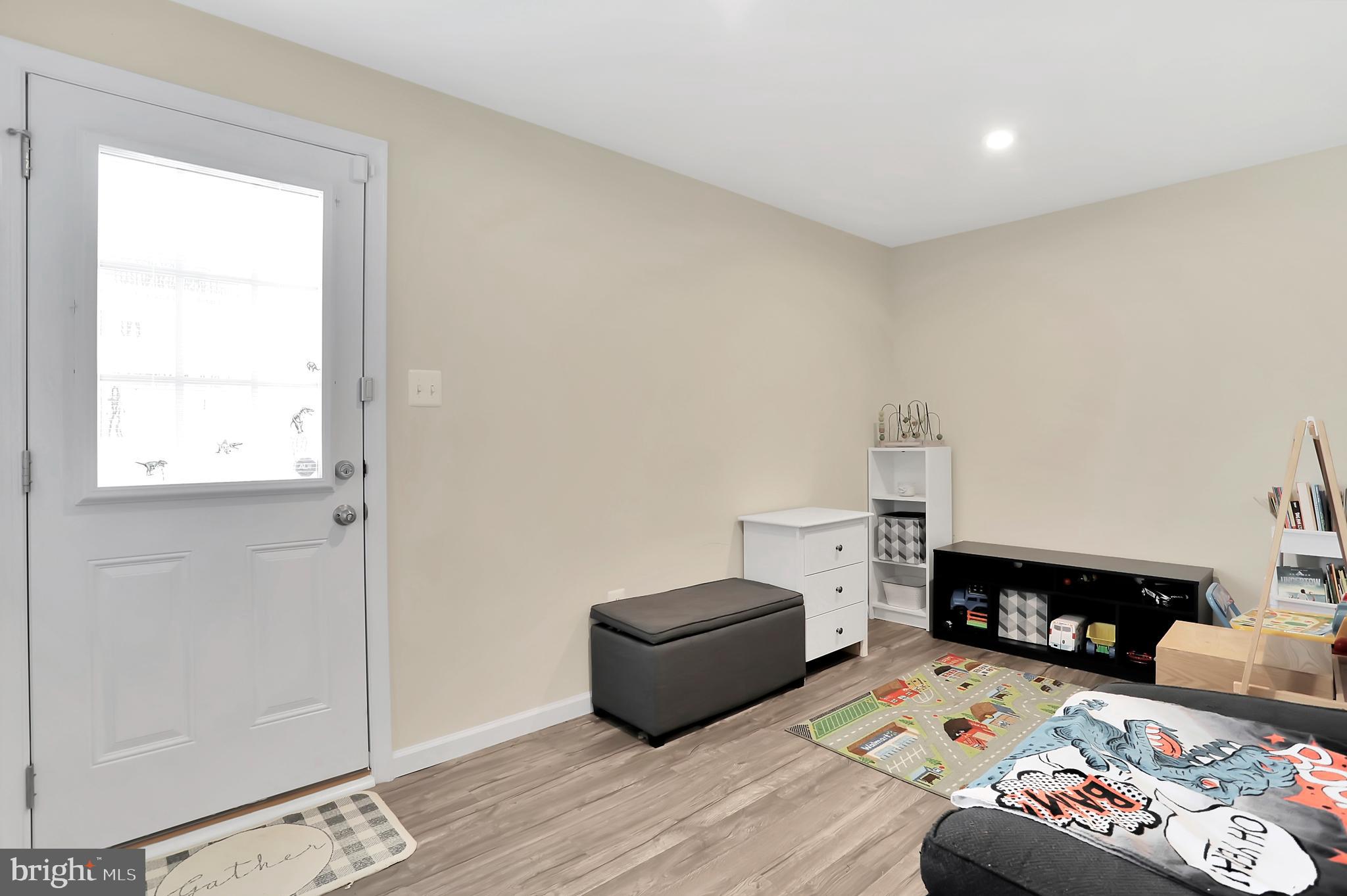 THE LAKES AT MARTINSBURG - Residential Lease