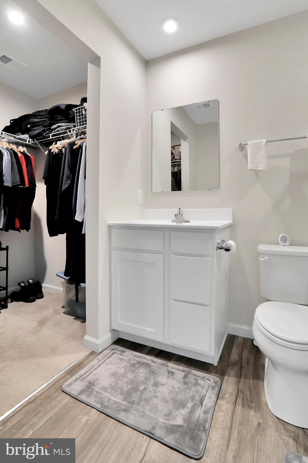 THE LAKES AT MARTINSBURG - Residential Lease