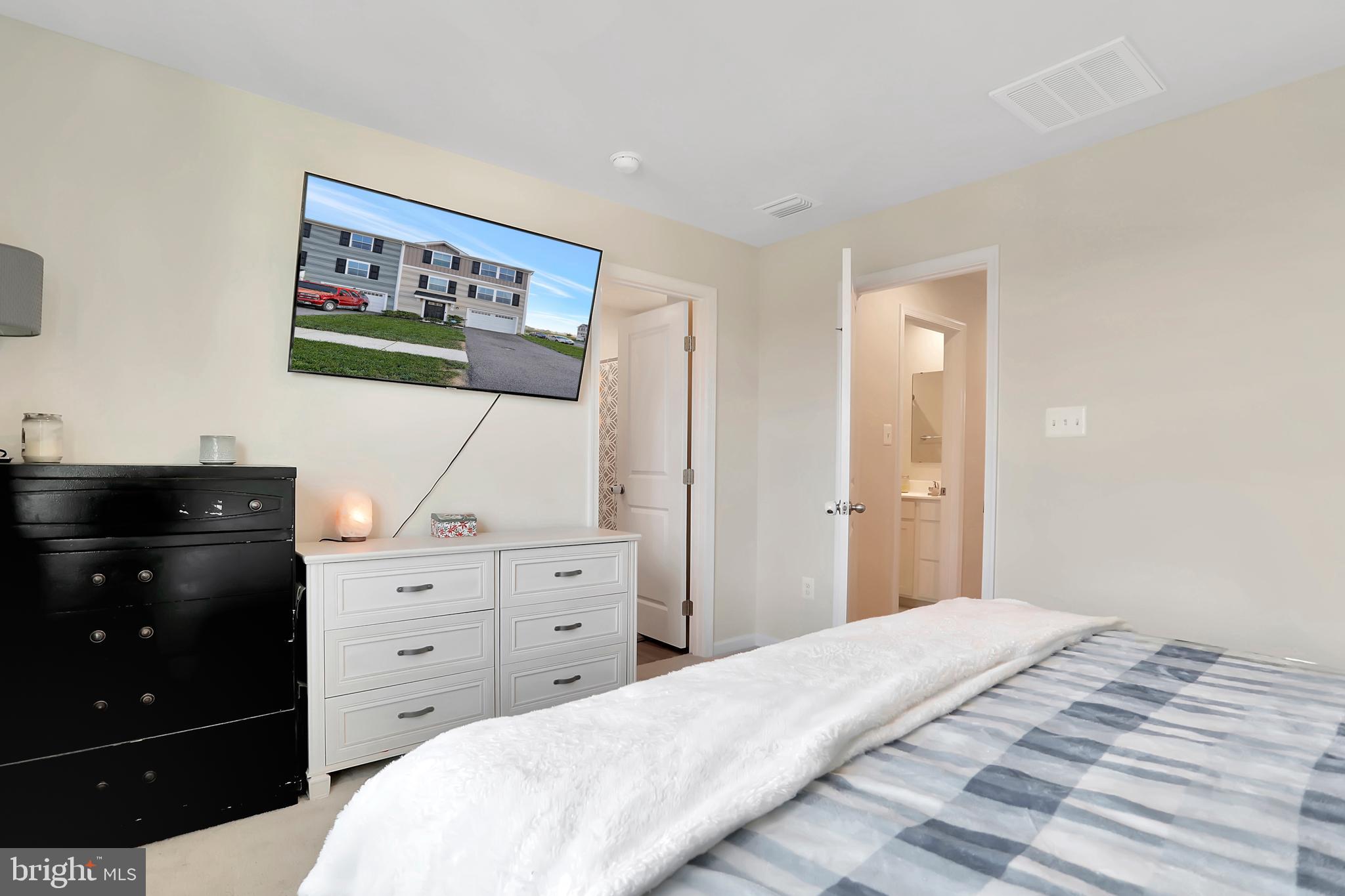 THE LAKES AT MARTINSBURG - Residential Lease