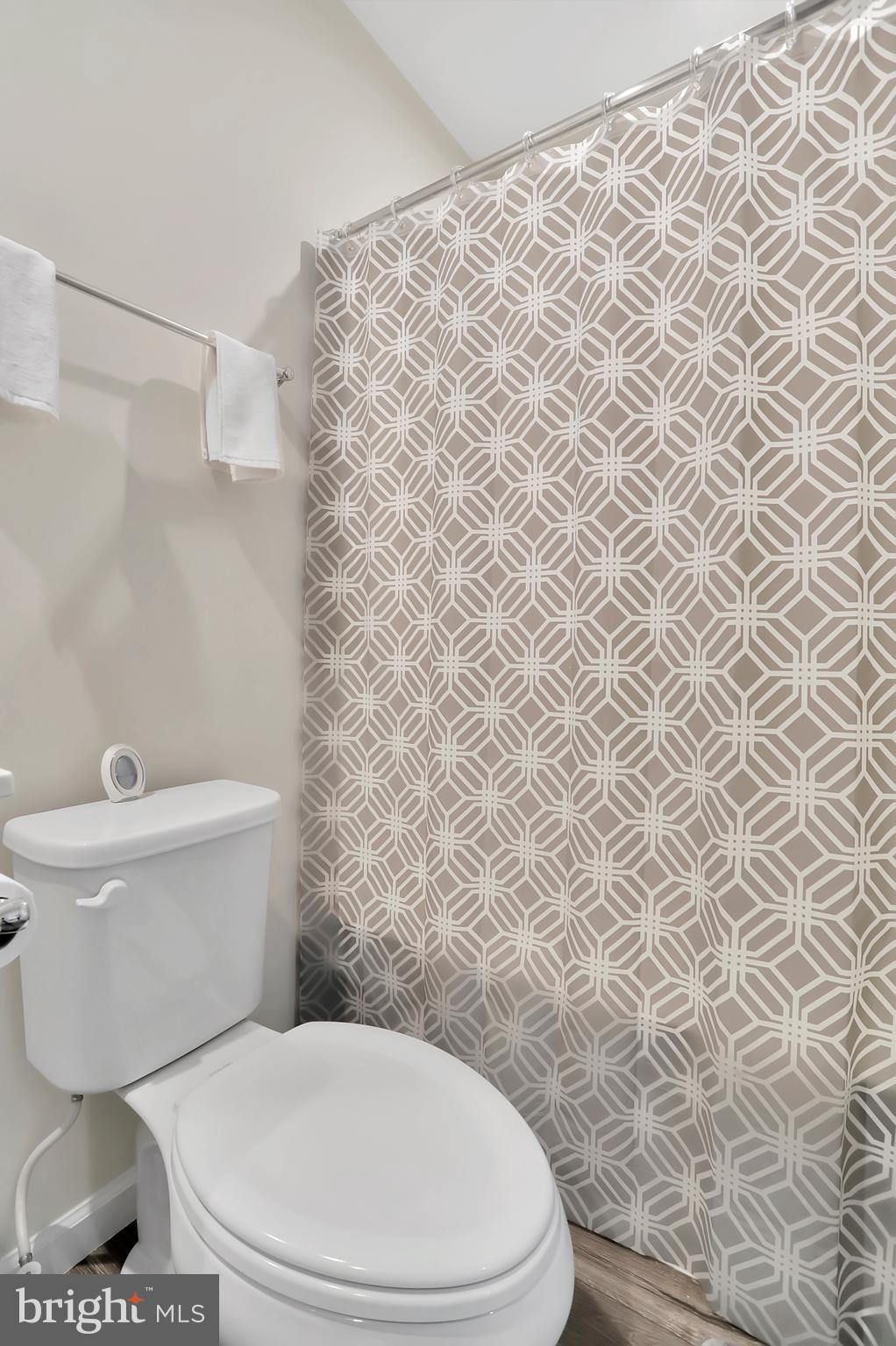 THE LAKES AT MARTINSBURG - Residential Lease