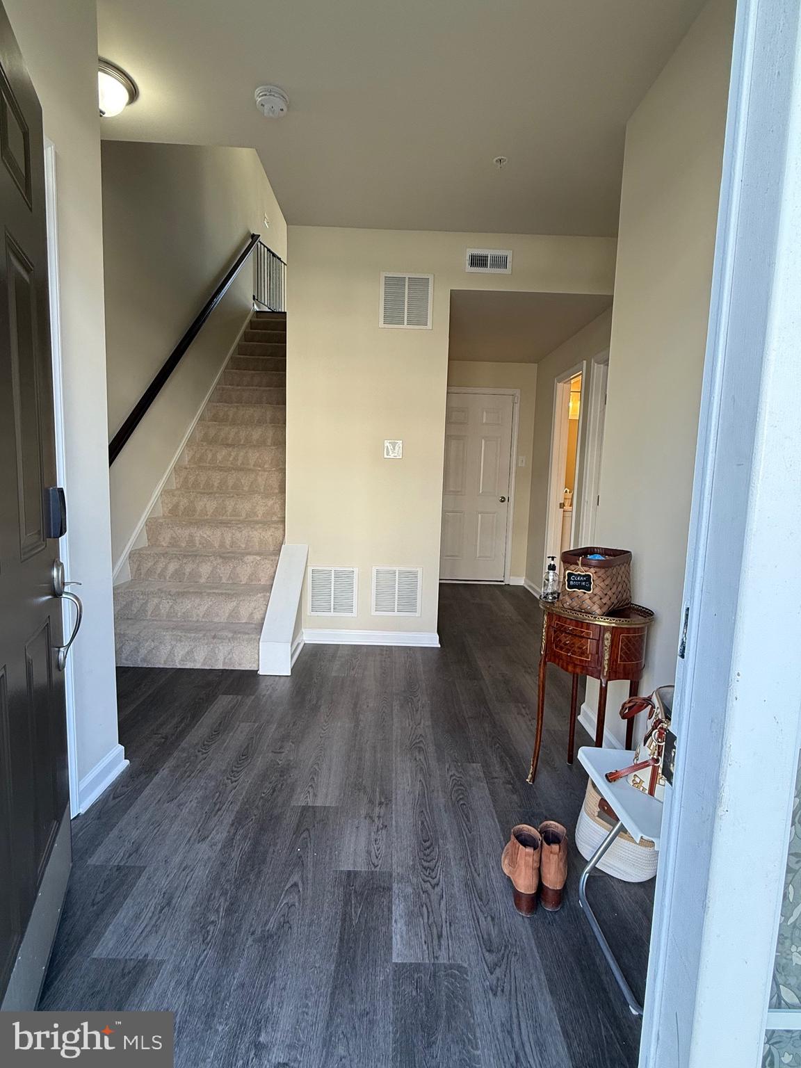 MARKET SQUARE - Residential Lease