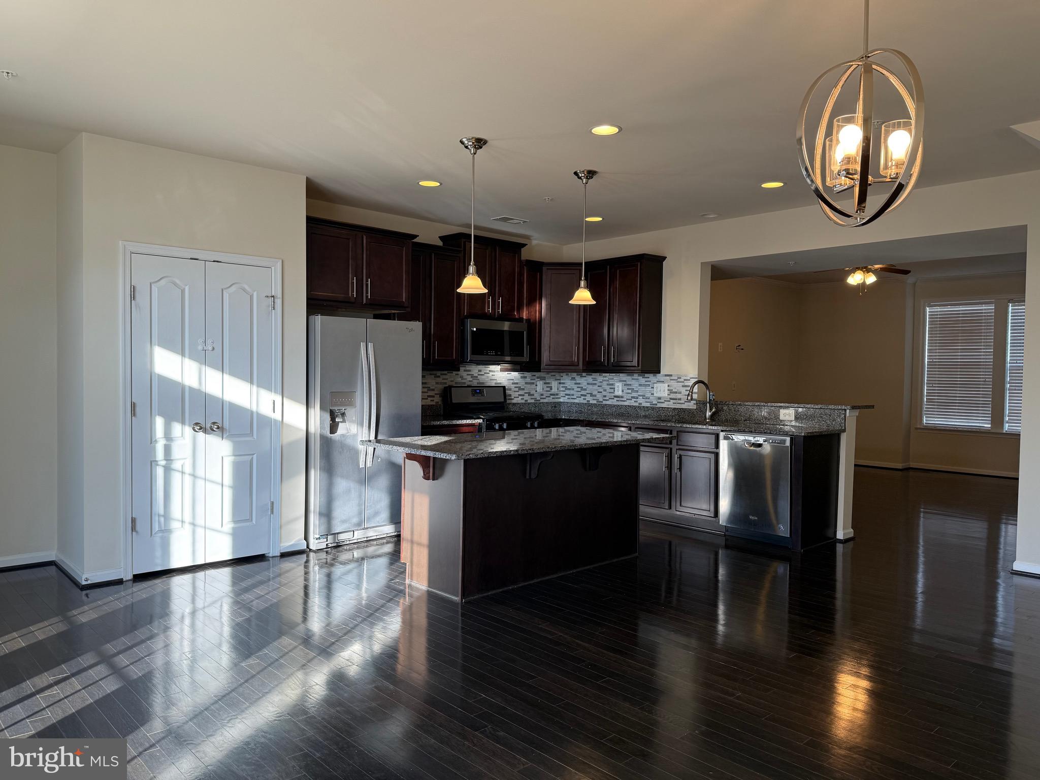 MARKET SQUARE - Residential Lease