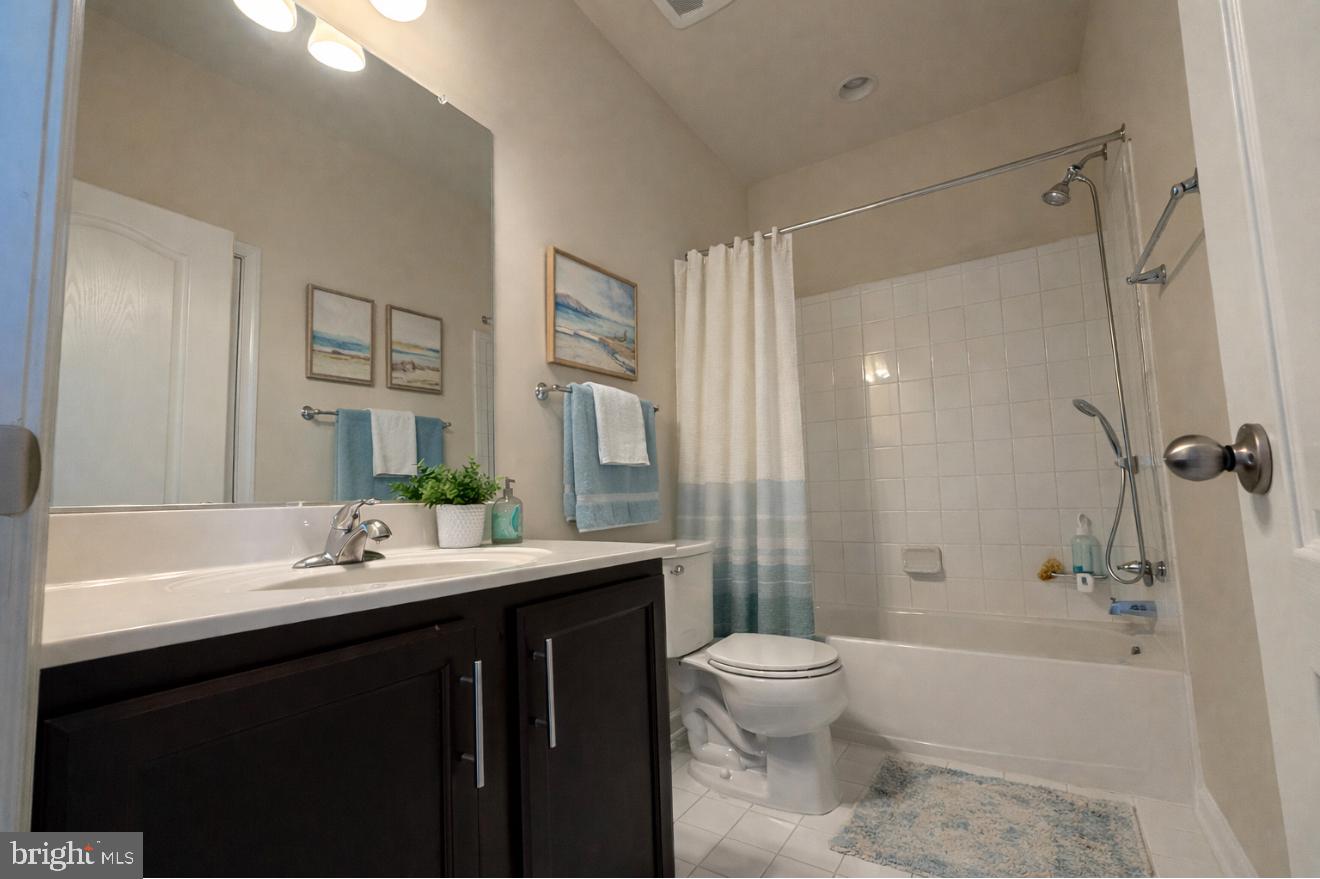 MARKET SQUARE - Residential Lease