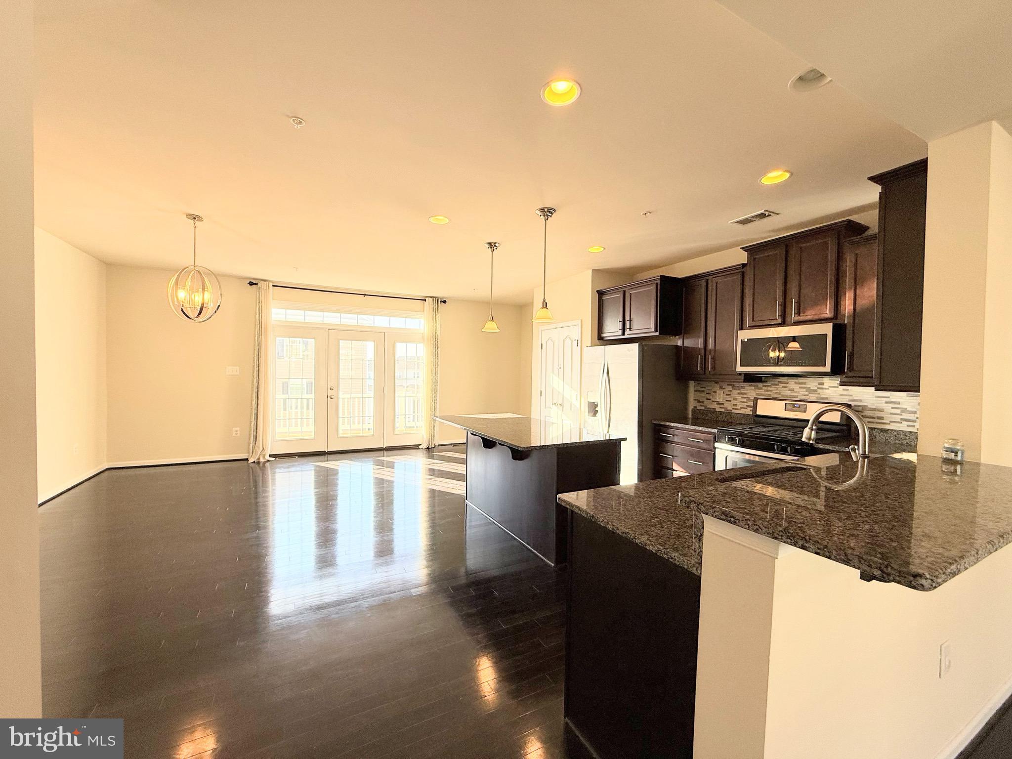 MARKET SQUARE - Residential Lease