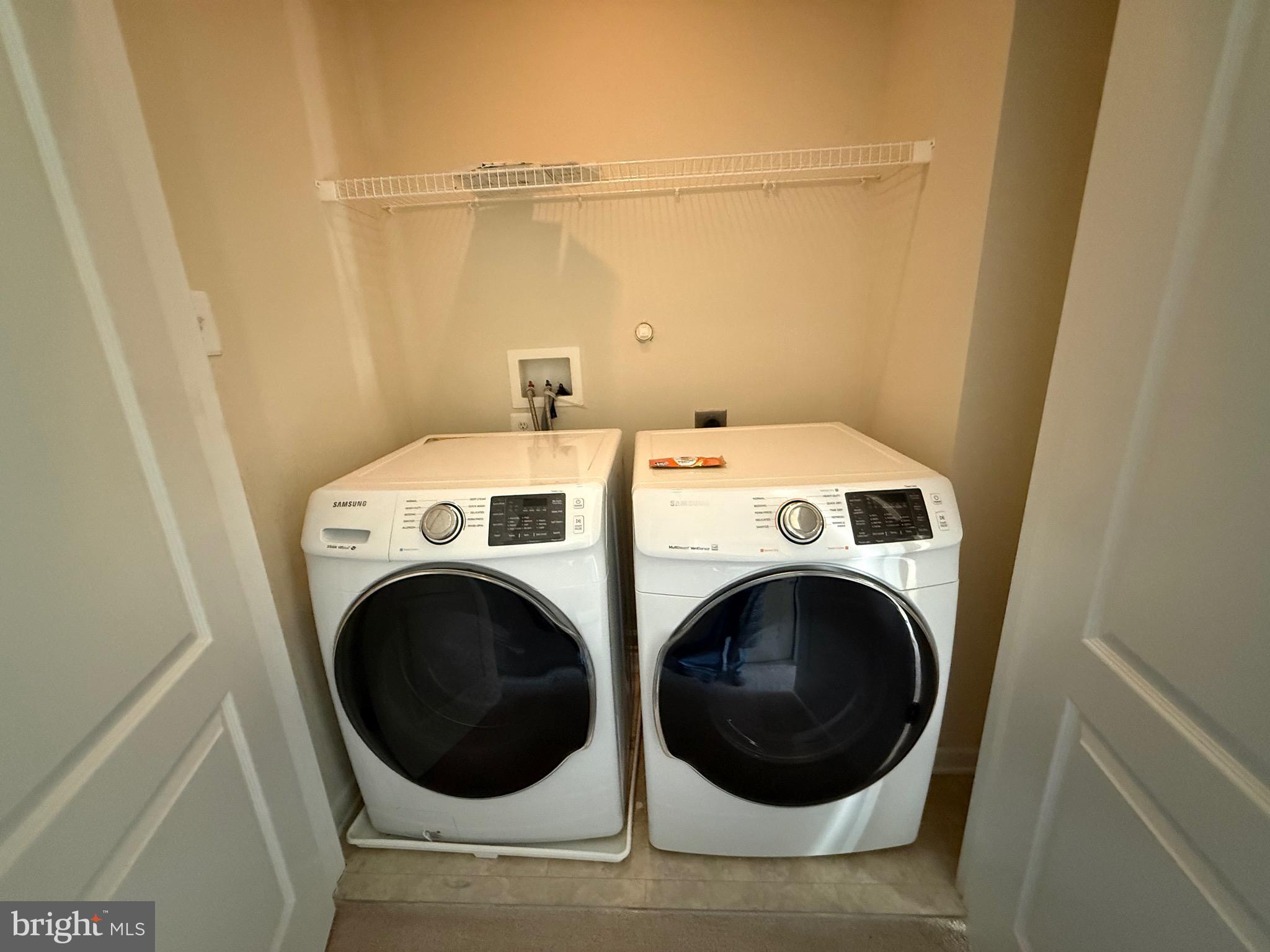 MARKET SQUARE - Residential Lease