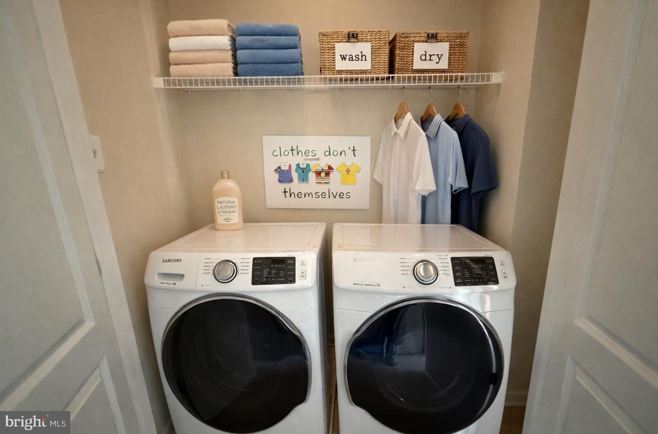 MARKET SQUARE - Residential Lease