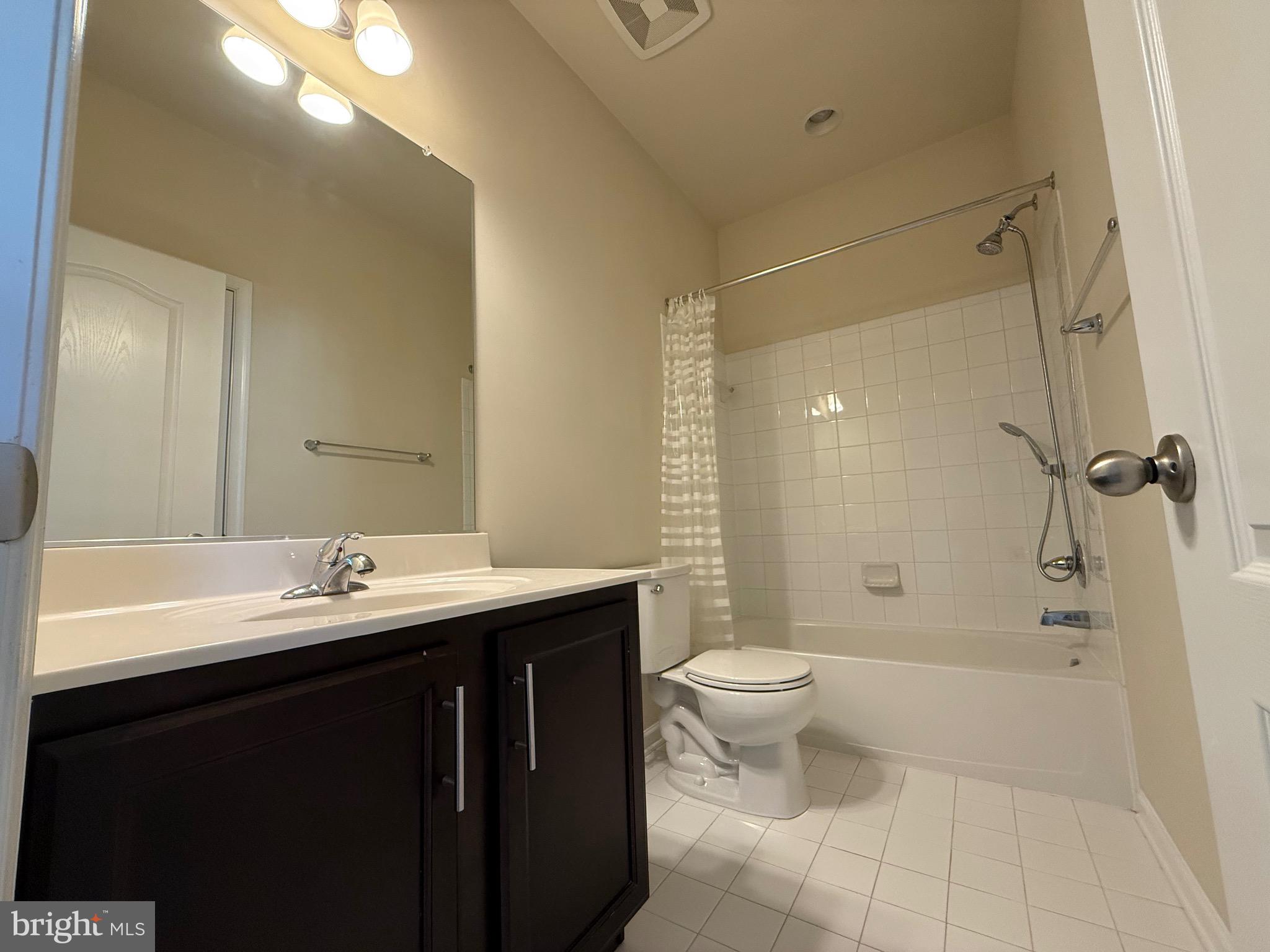 MARKET SQUARE - Residential Lease