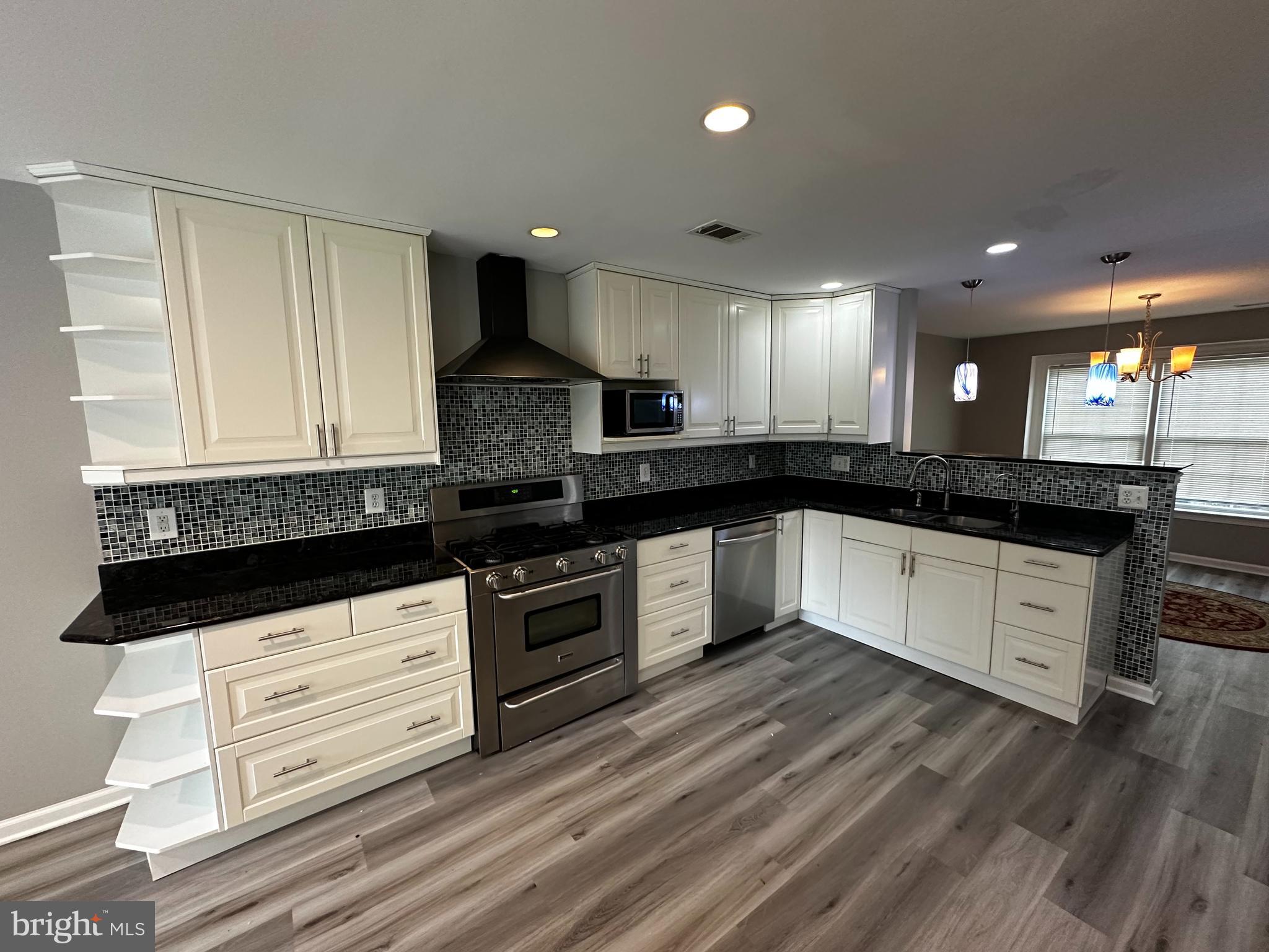 SARATOGA TOWNHOUSES - Residential Lease