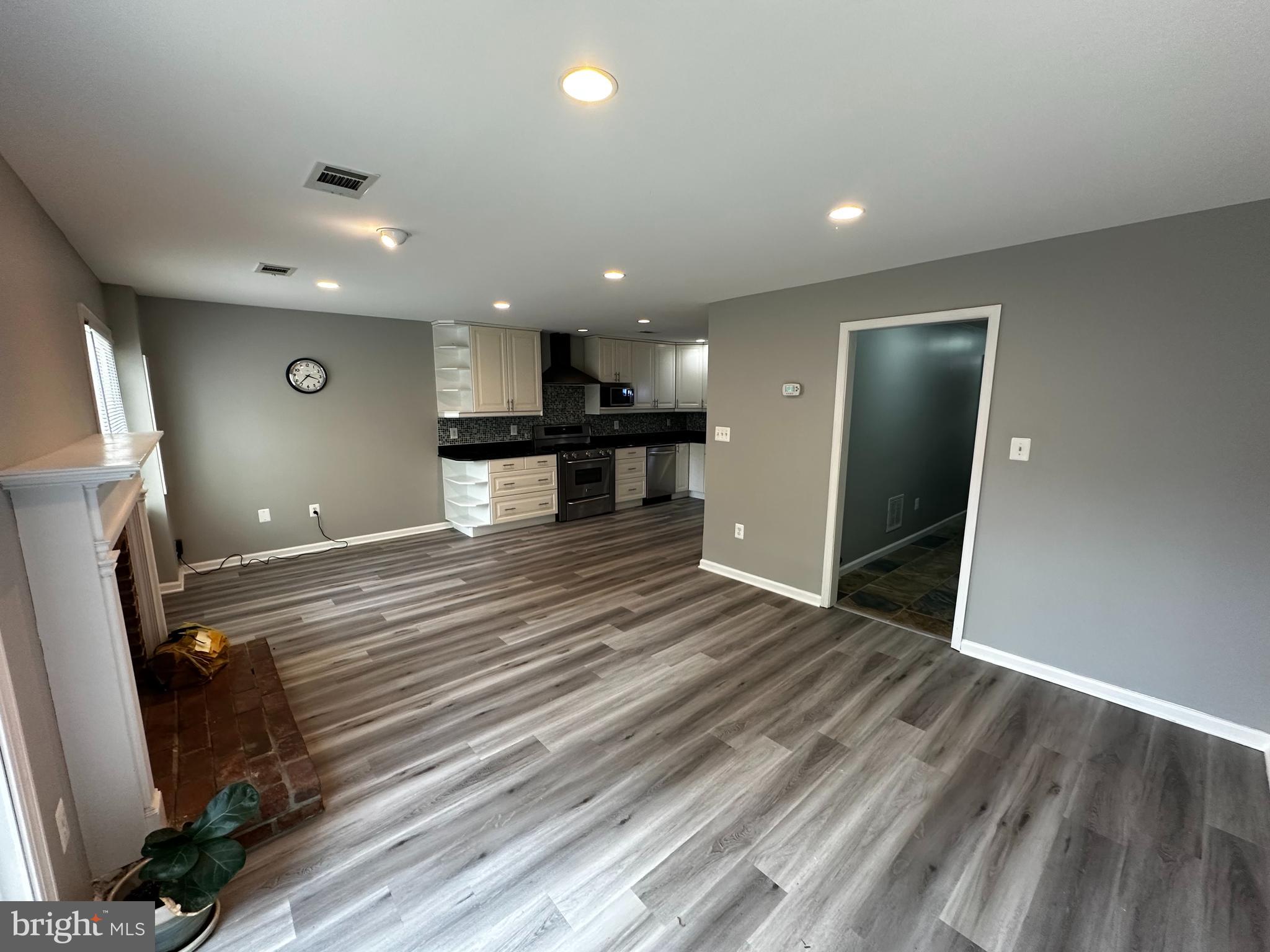 SARATOGA TOWNHOUSES - Residential Lease