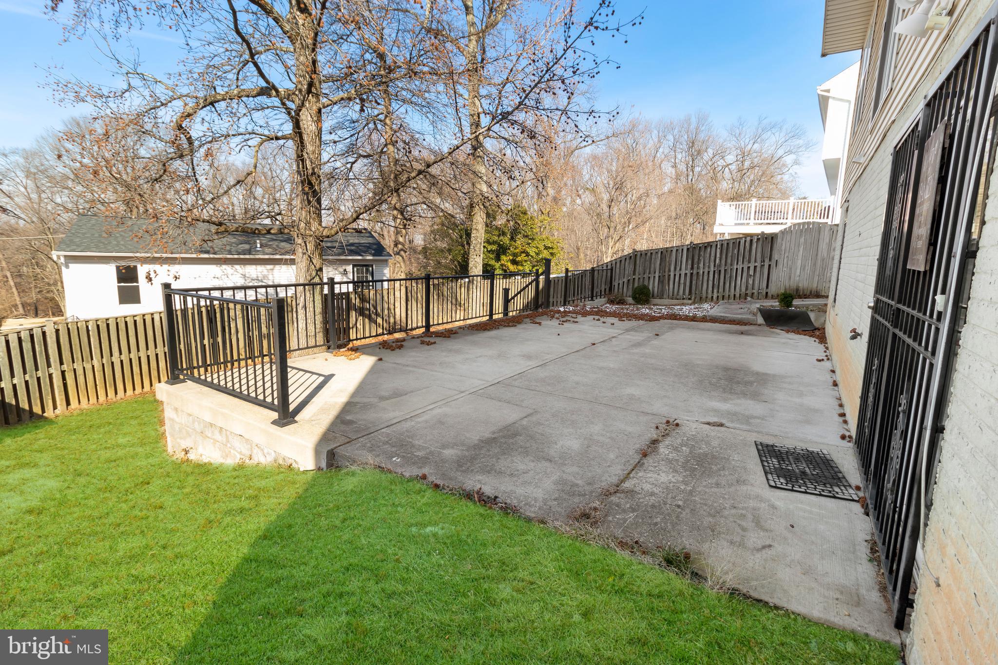 HILLTOP MANOR - Residential