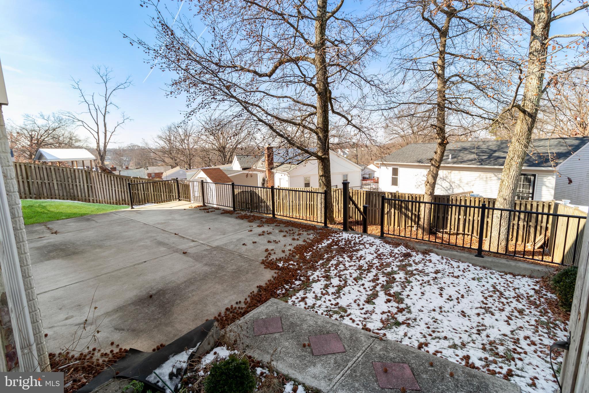 HILLTOP MANOR - Residential