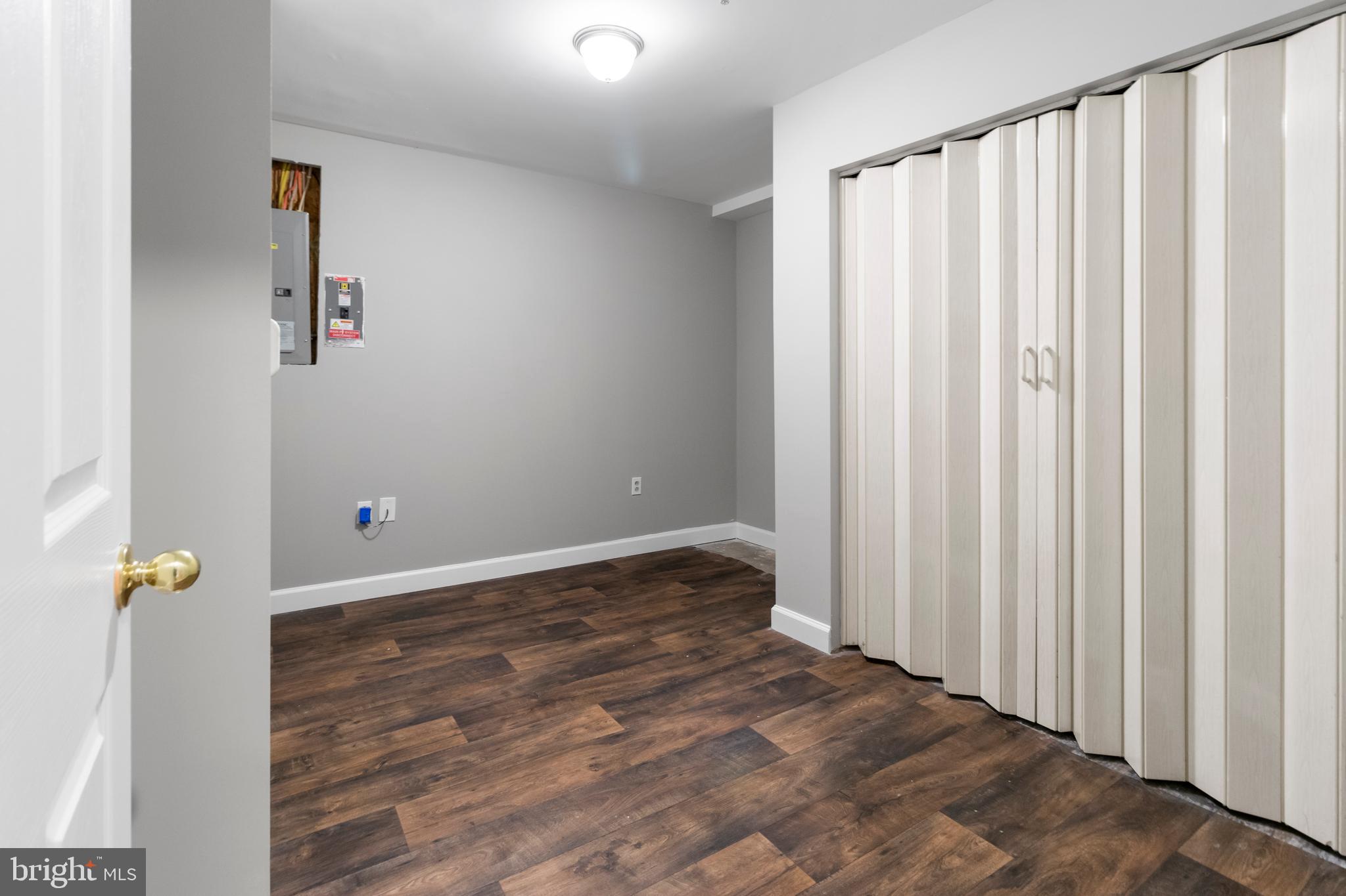 HILLTOP MANOR - Residential