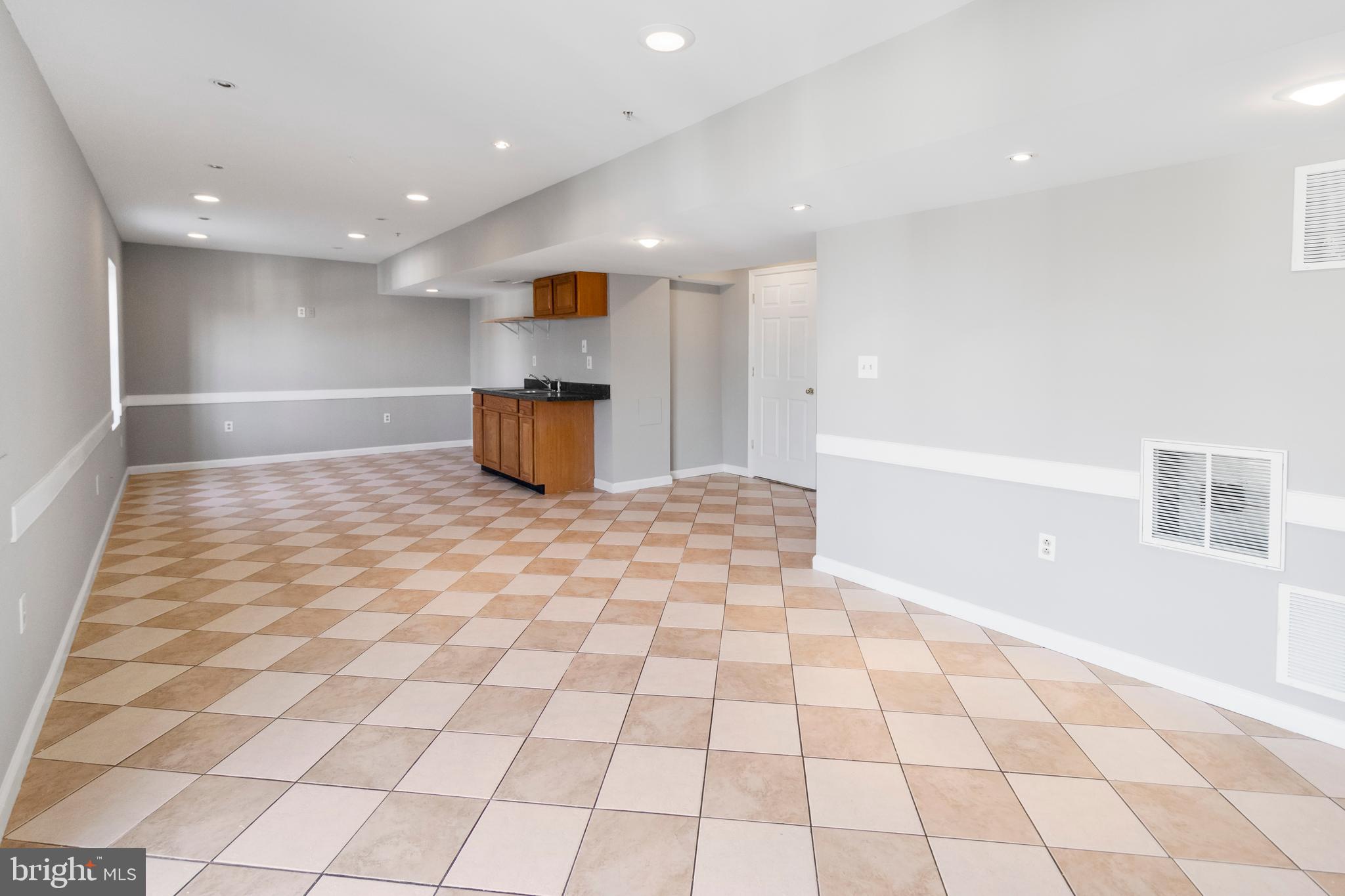 HILLTOP MANOR - Residential