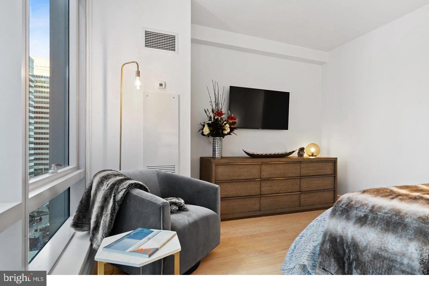 PENN SQUARE - Residential