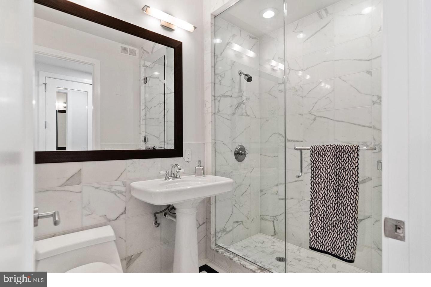 PENN SQUARE - Residential