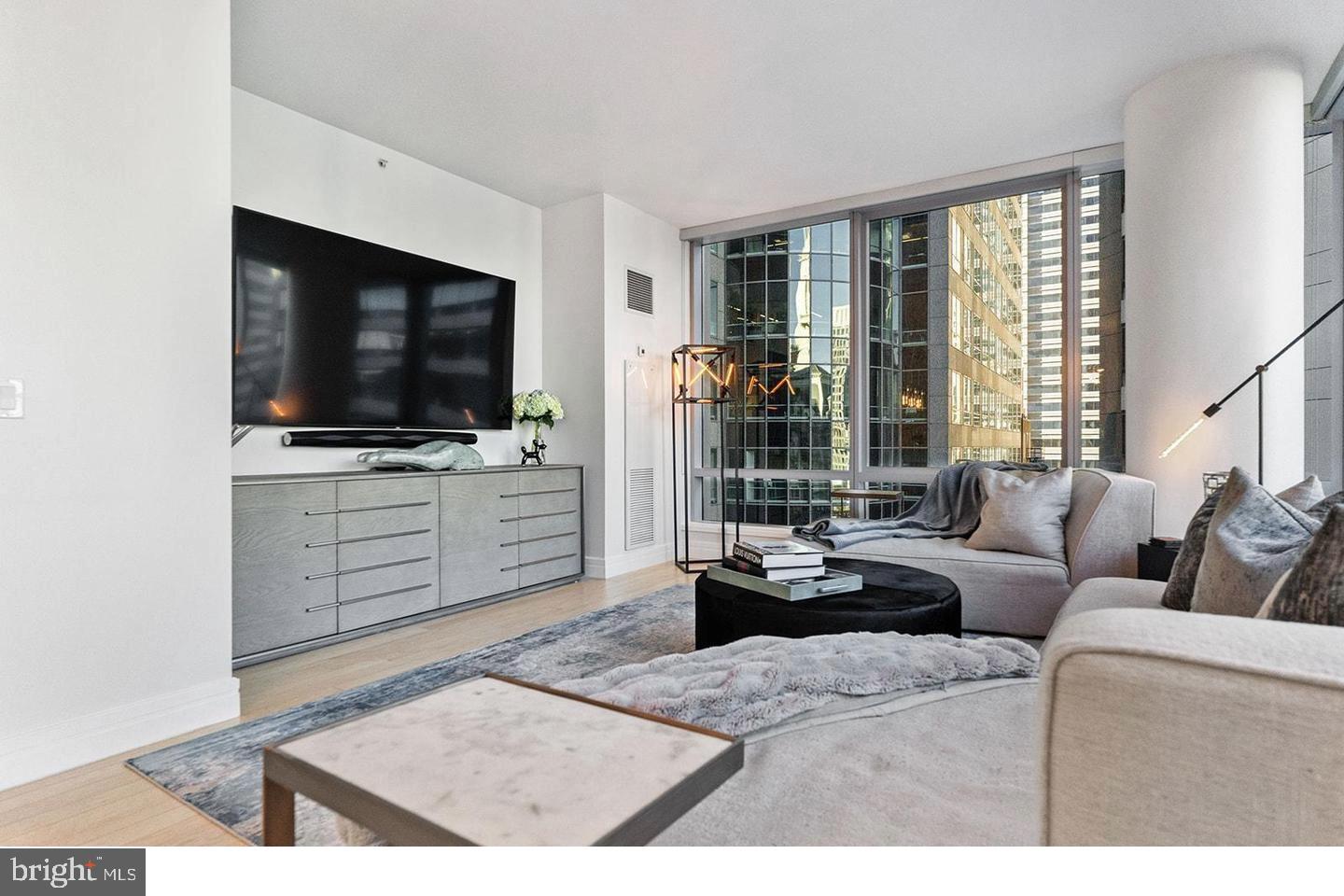 PENN SQUARE - Residential