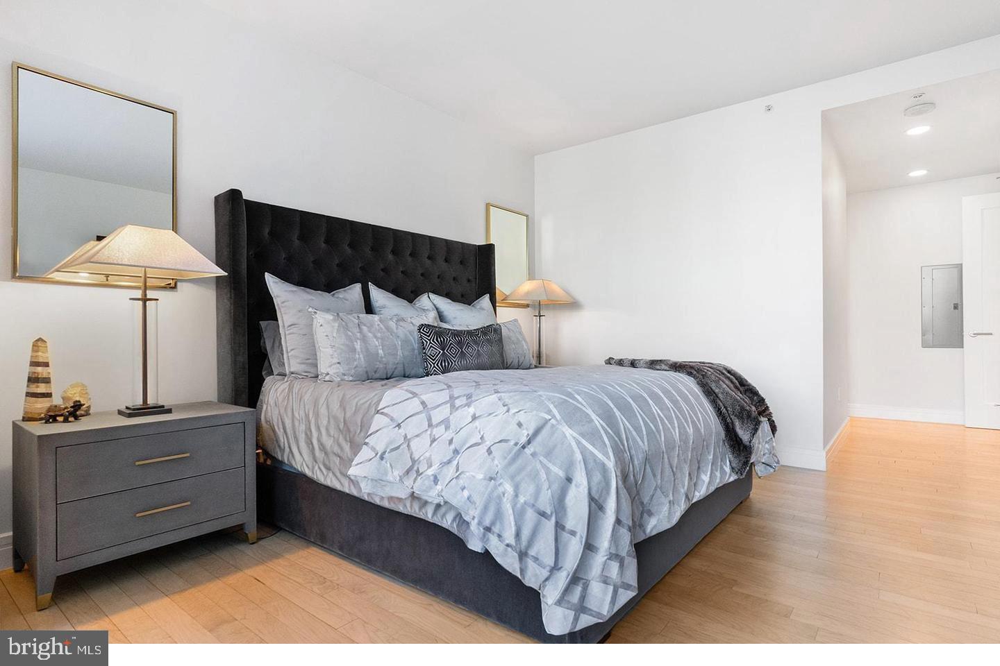 PENN SQUARE - Residential