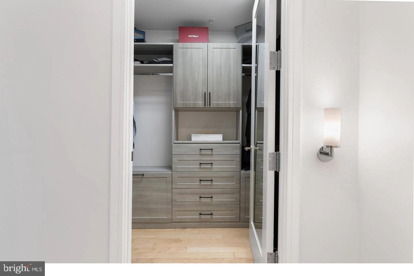 PENN SQUARE - Residential