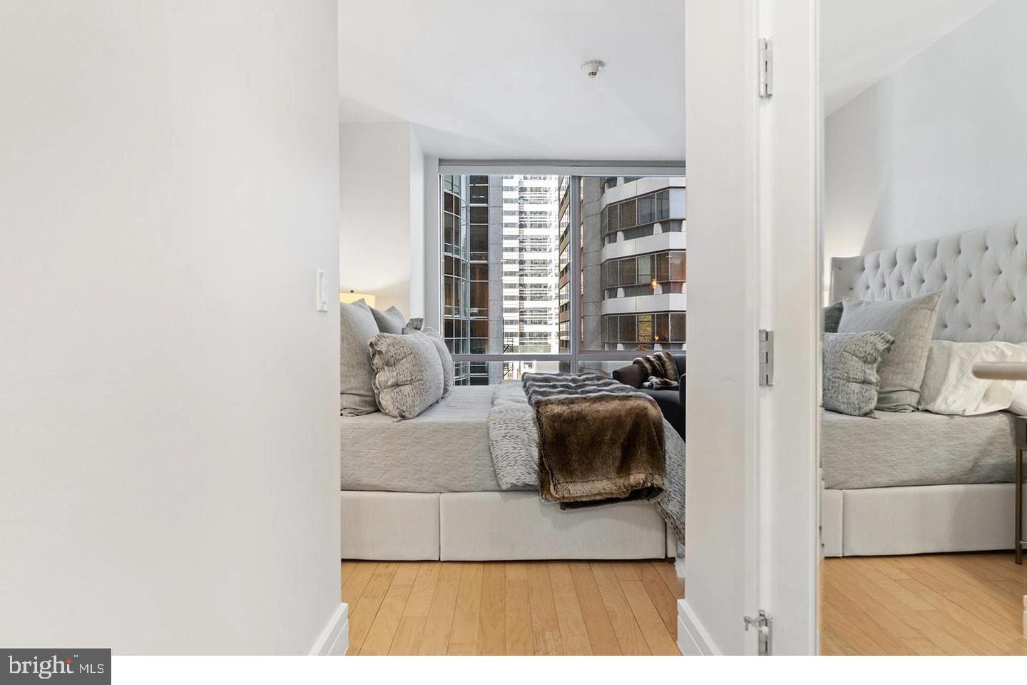 PENN SQUARE - Residential