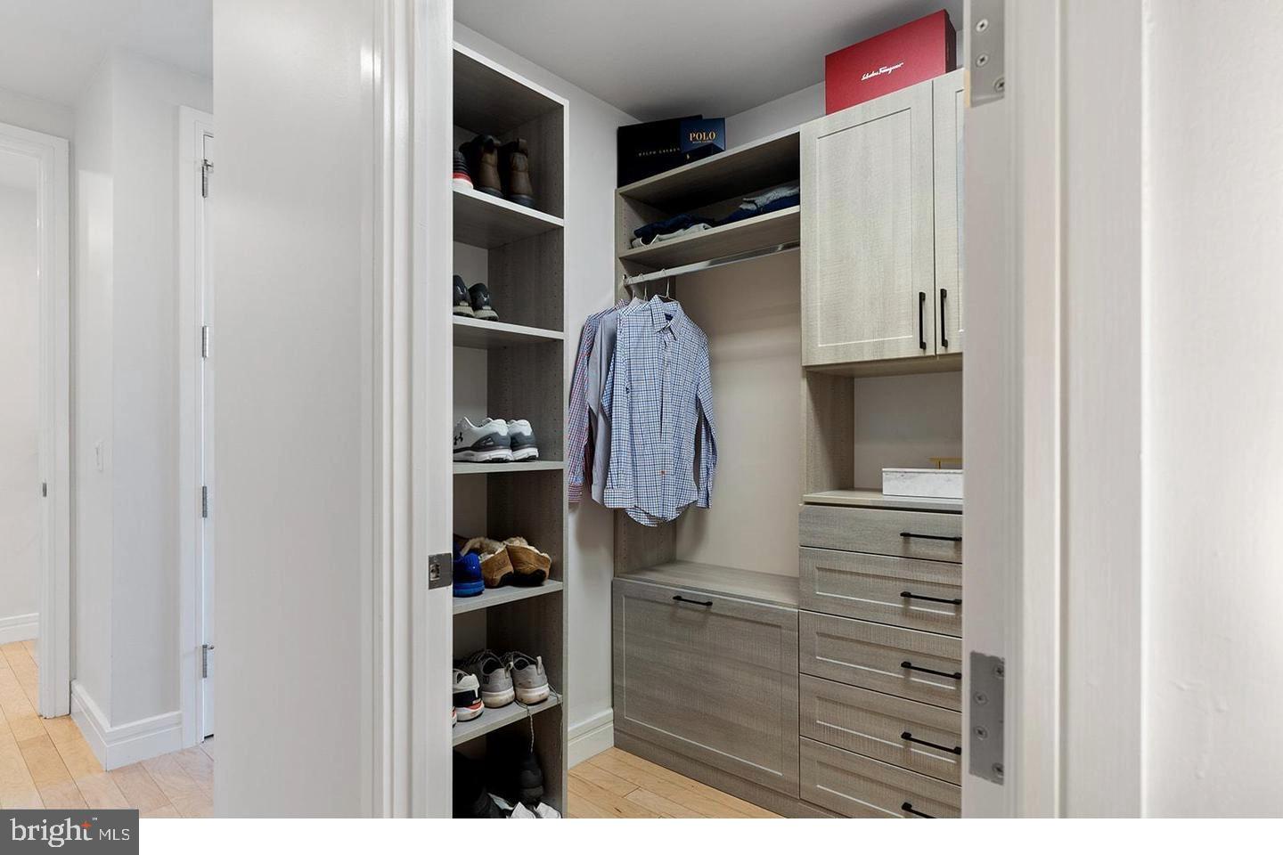 PENN SQUARE - Residential