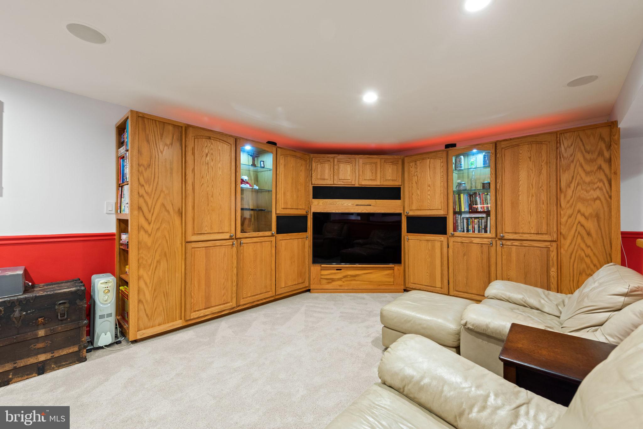 NEWINGTON FOREST - Residential