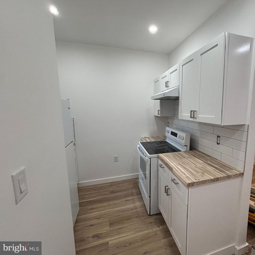 SECTION 8 APPROVED and WASHER DRYER NEGOTIABLE. Stunning 2 bedroom and 1 bathroom unit is now available! Property features updated kitchen and bathroom, open concept, large bedrooms, tons of closet space and washer/dryer hook ups. In addition, its located near an abundance of public transportation including but not limited to subways, buses, Broad street, Roosevelt Blvd and 76 so what are you waiting for? Hurry and schedule your appointment today!