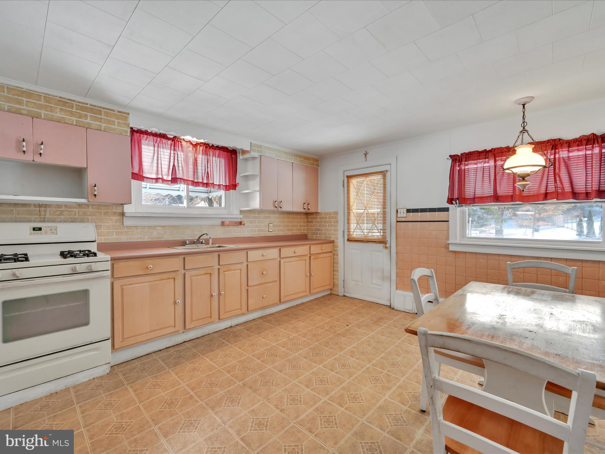 POTTSVILLE - Residential