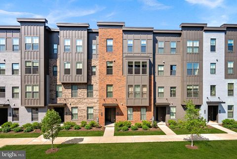 Photo of 2240 Woodland Gap Terrace, HERNDON, VA 20171 (MLS # VAFX2297238)