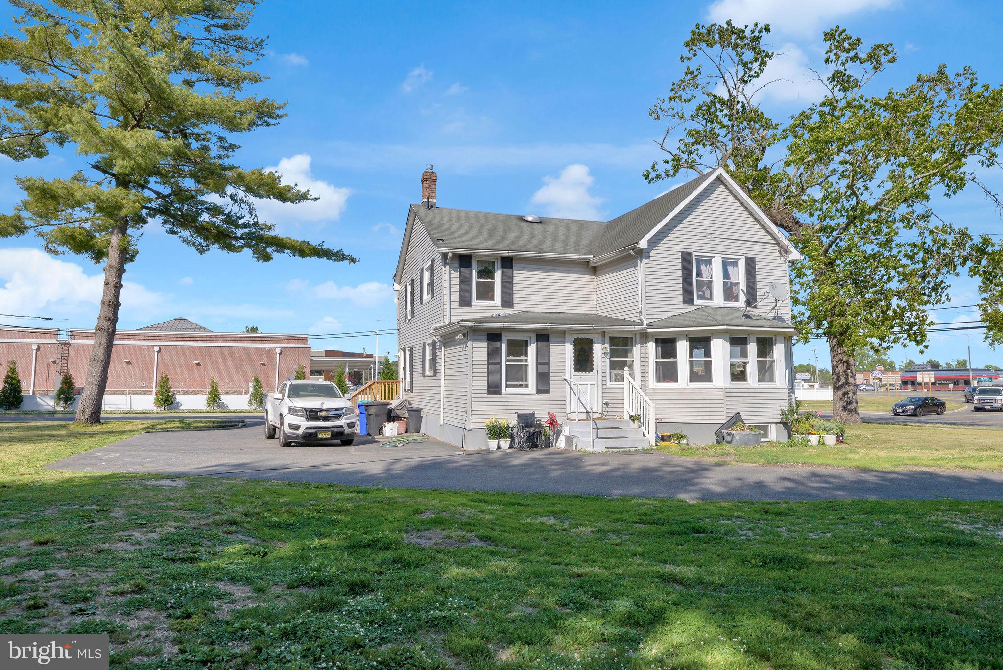 799 BELLEVUE AVENUE
