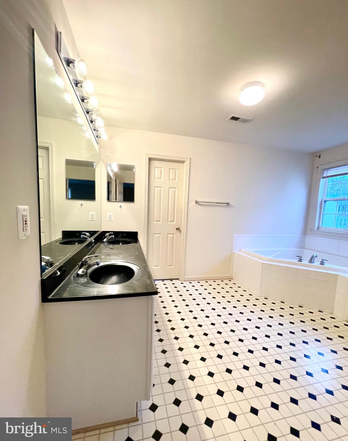 AUSTIN RIDGE - Residential Lease