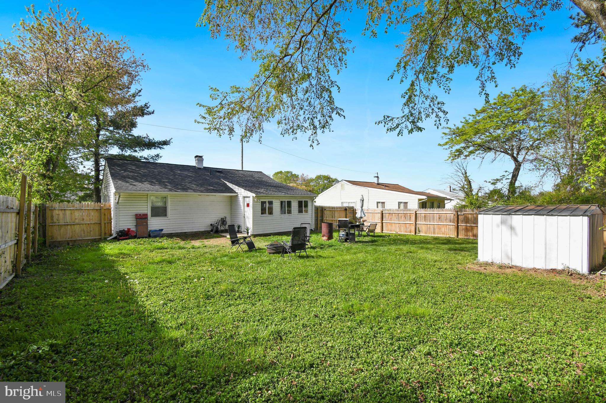 SOUTH LAWN - Residential