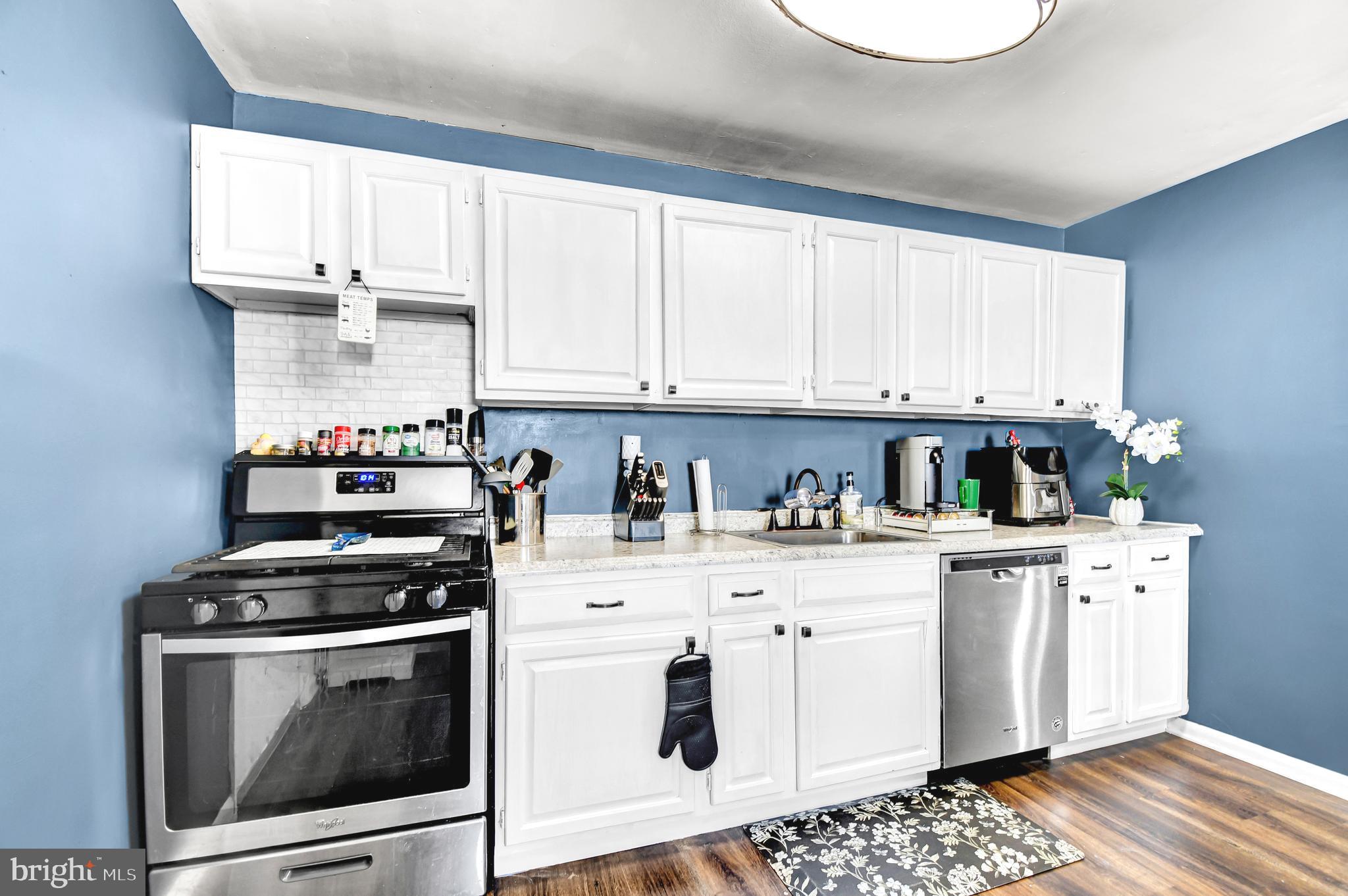 SOUTH LAWN - Residential