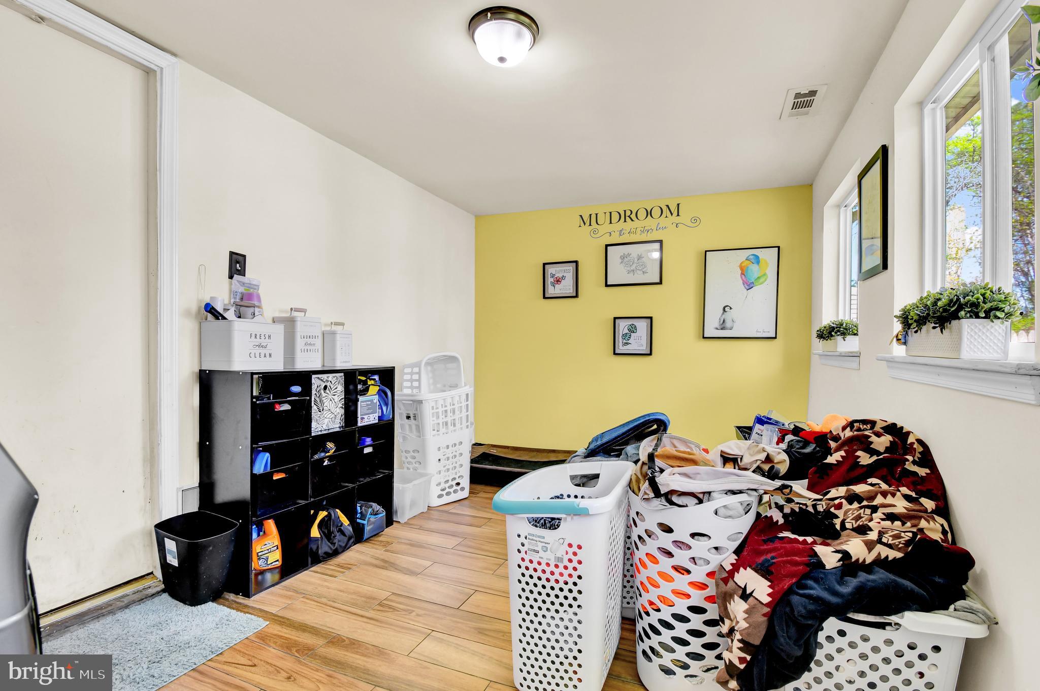 SOUTH LAWN - Residential